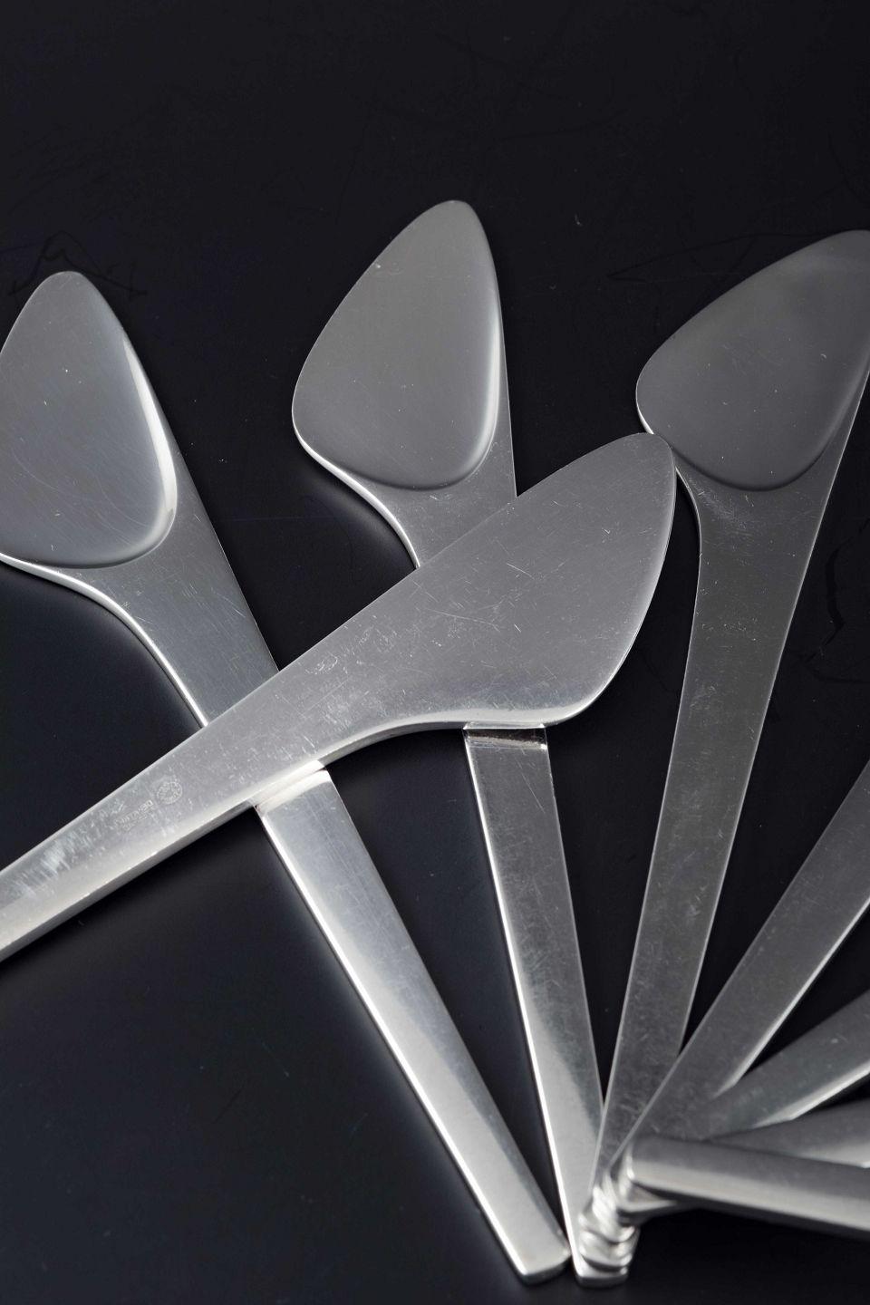 Scandinave moderne Georg Jensen, Danemark, Ensemble de huit couteaux à poisson dans le motif Caravel. en vente