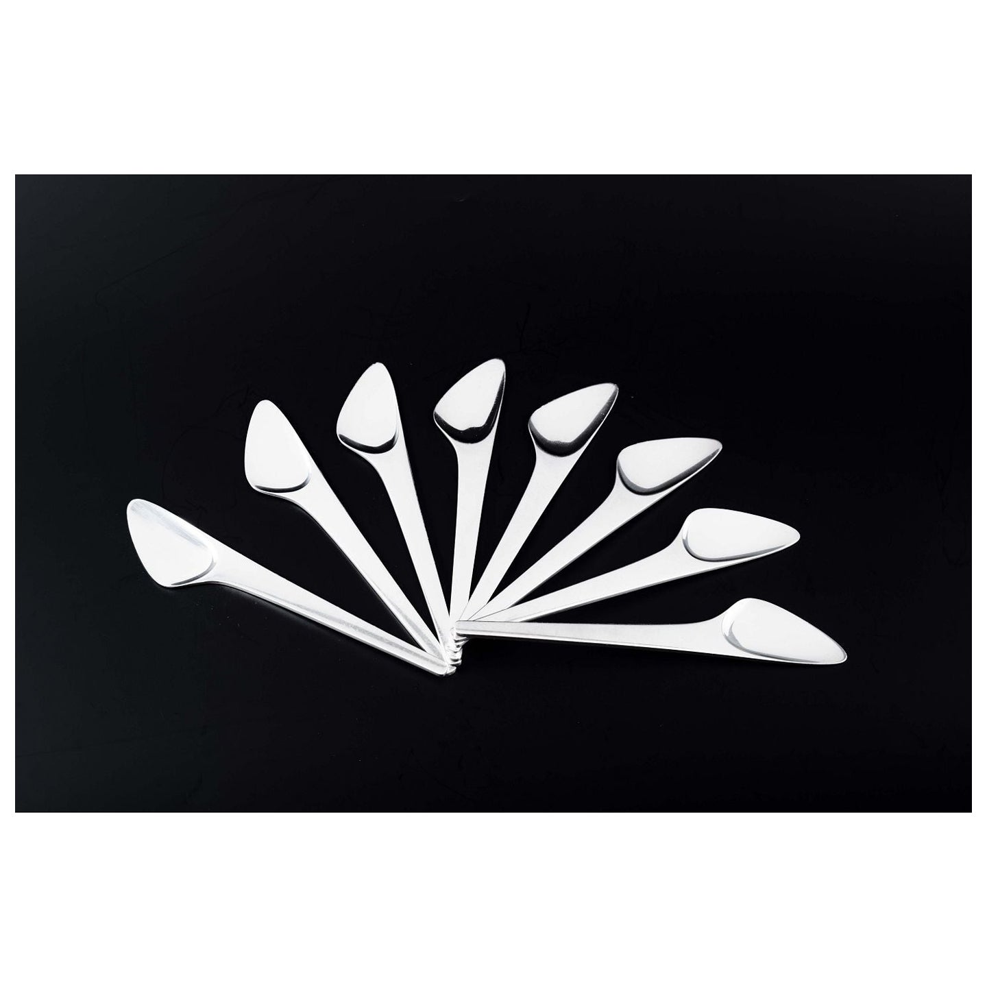 Georg Jensen, Danemark, Ensemble de huit couteaux à poisson dans le motif Caravel.