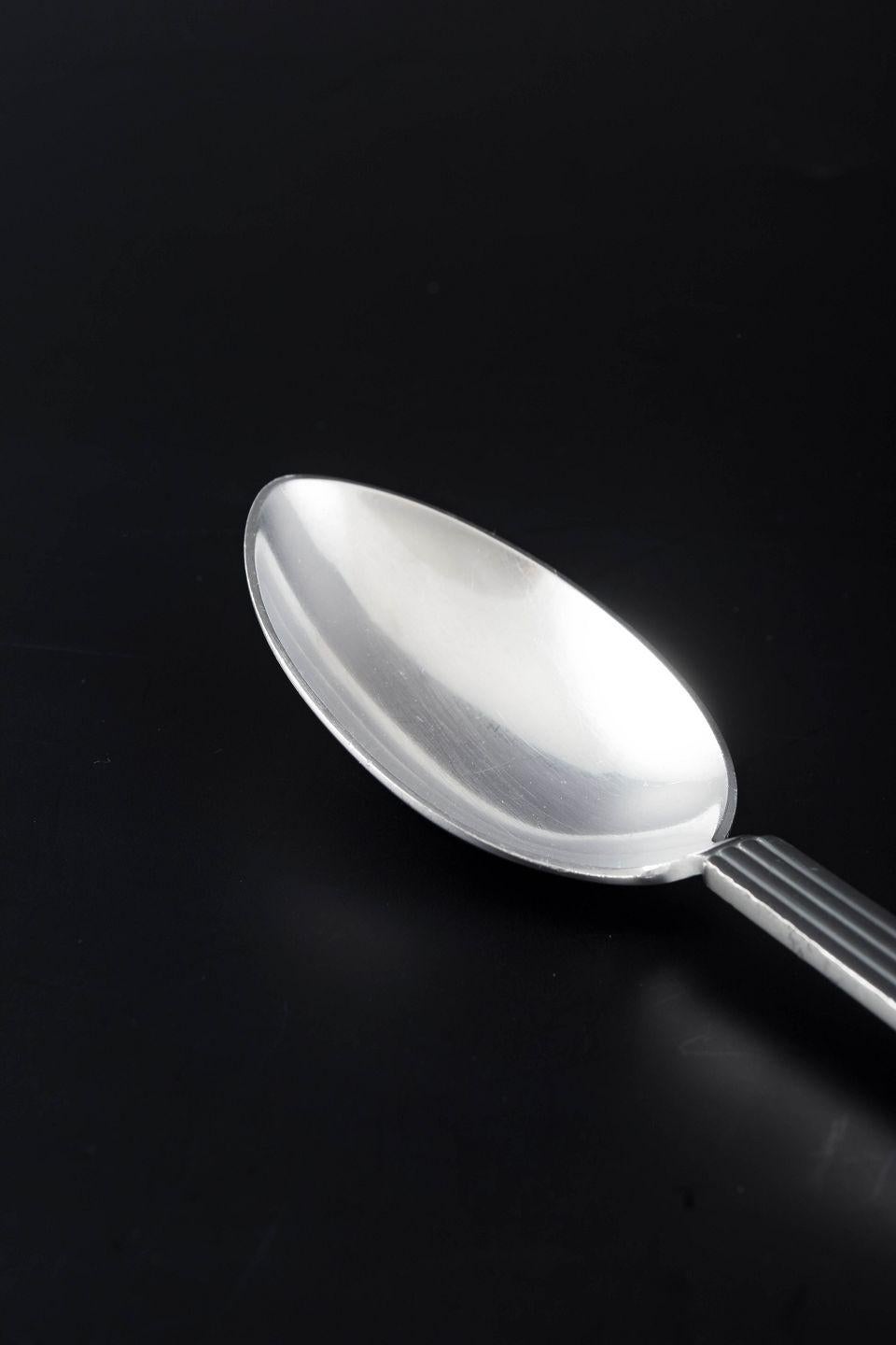 Georg Jensen, Dänemark. Dessertlöffel aus Sterlingsilber mit Bernadotte-Muster. (Dänisch) im Angebot