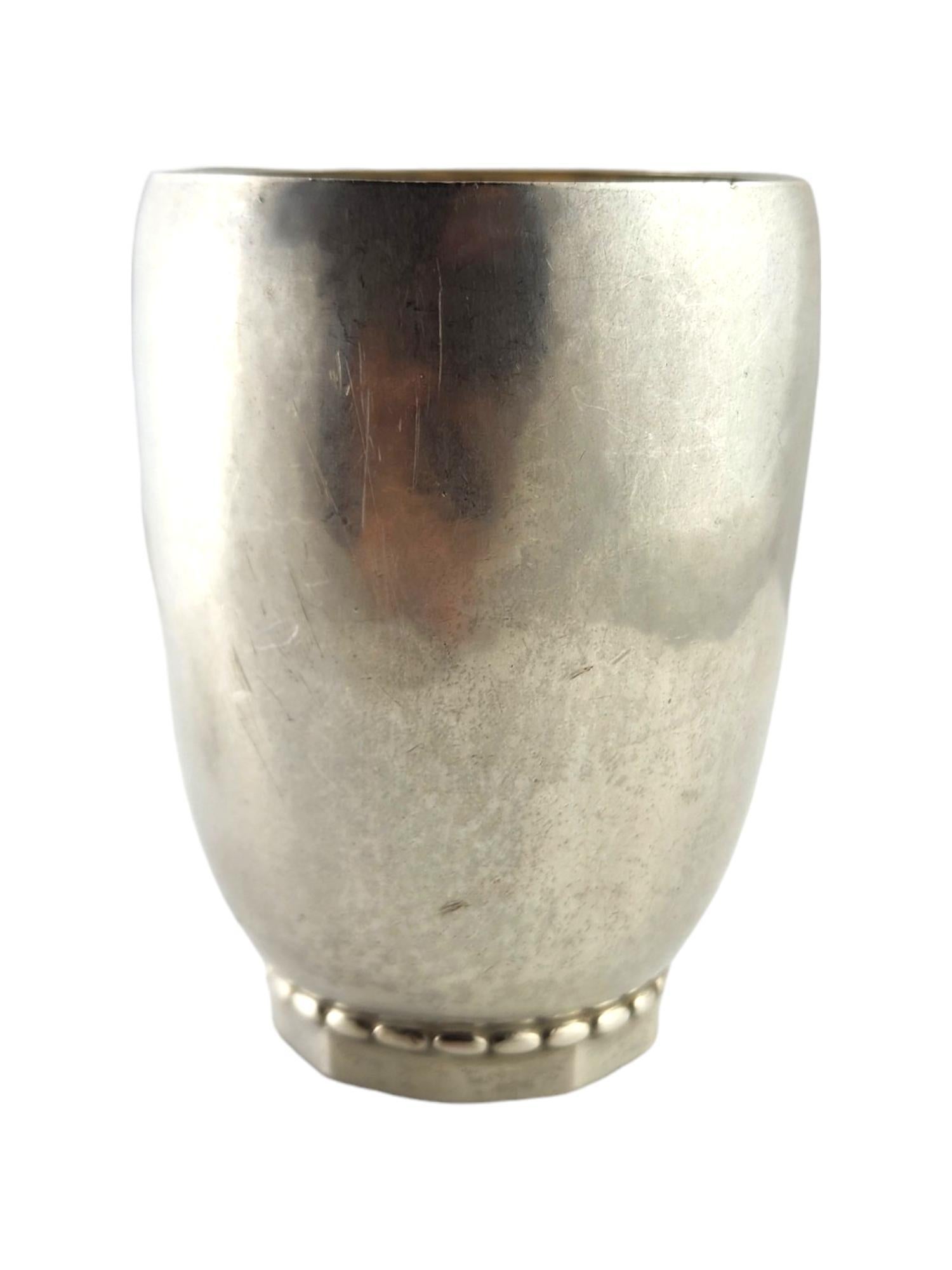 Georg Jensen Denmark Coppa da vino martellata in argento sterling #222

Questa bellissima coppa da vino del designer Georg Jensen (Danimarca) è stata meticolosamente realizzata in argento sterling con uno splendido motivo martellato!

Misure