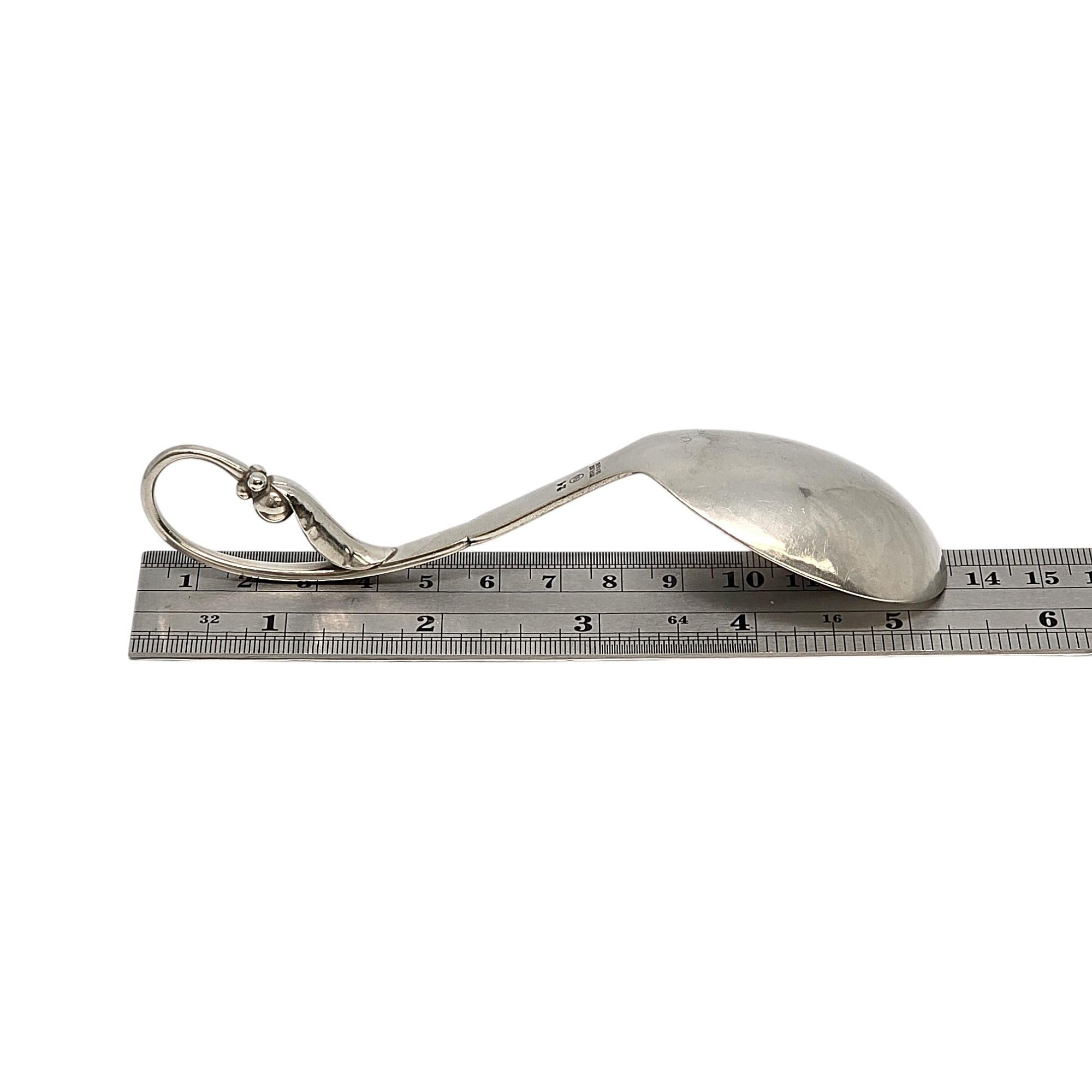 Georg Jensen Denmark Cucchiaio da marmellata ornamentale con manico curvo 21 in argento sterling 21188 in vendita 6