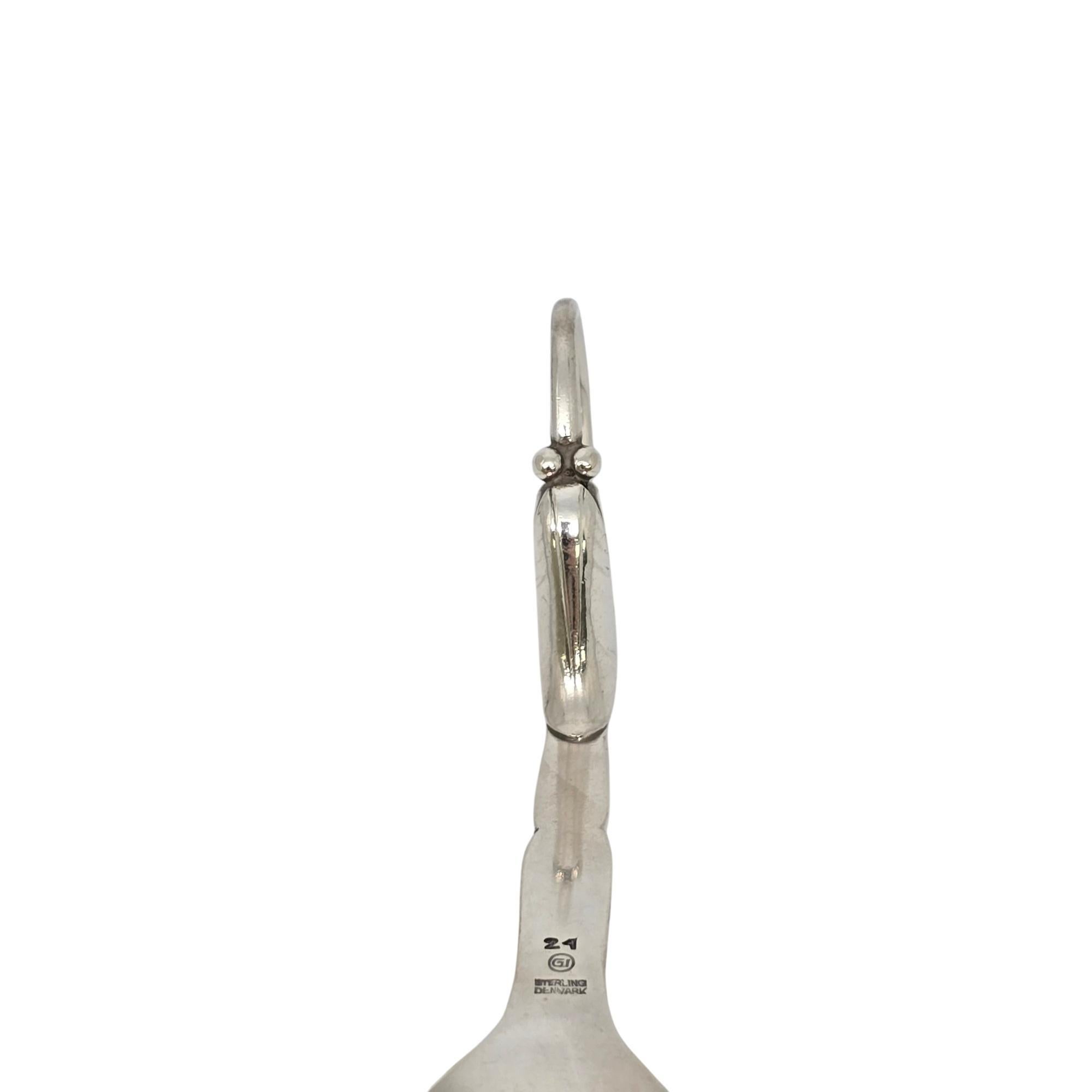 Georg Jensen Denmark Cucchiaio da marmellata ornamentale con manico curvo 21 in argento sterling 21188 in vendita 3
