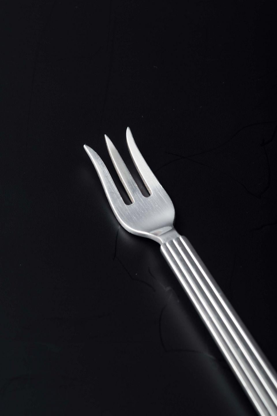 Georg Jensen, Denmark. Sterling silver oyster fork in Bernadotte pattern (Dänisch) im Angebot