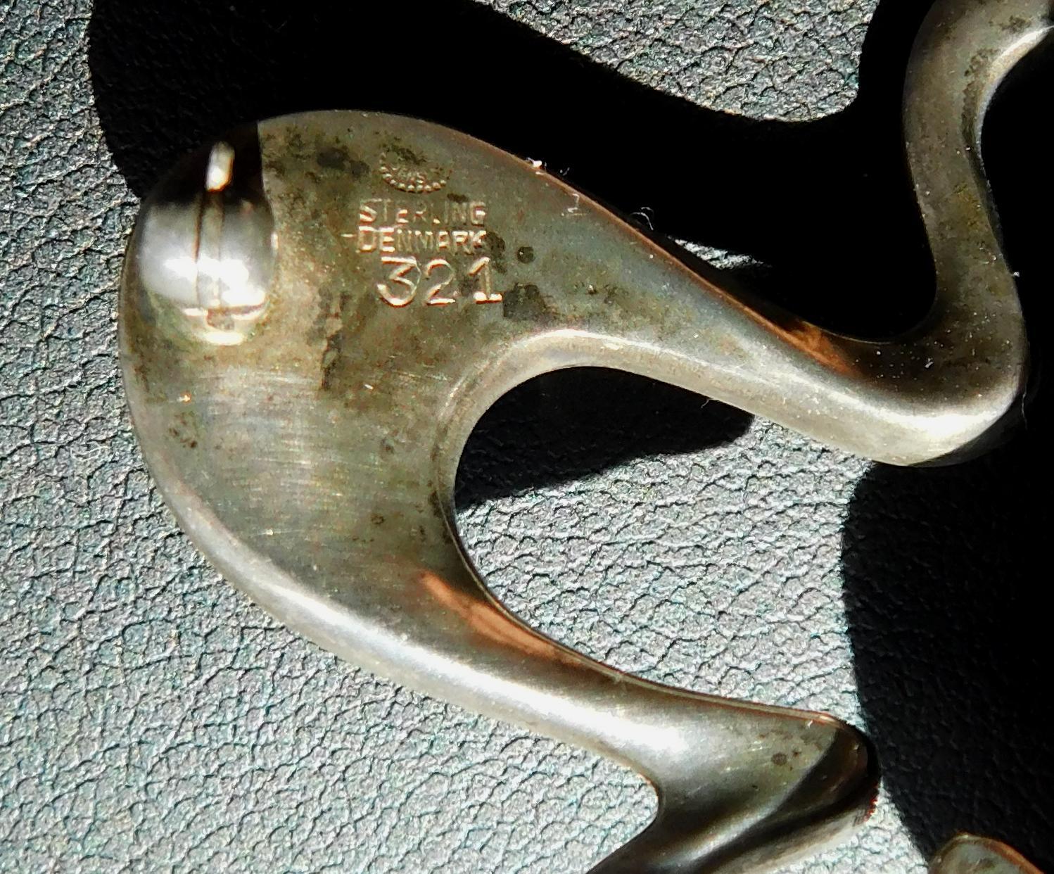 Juego de alfiler y pendientes Georg Jensen Dinamarca de plata de ley de Henning Koppel siglo XX en venta