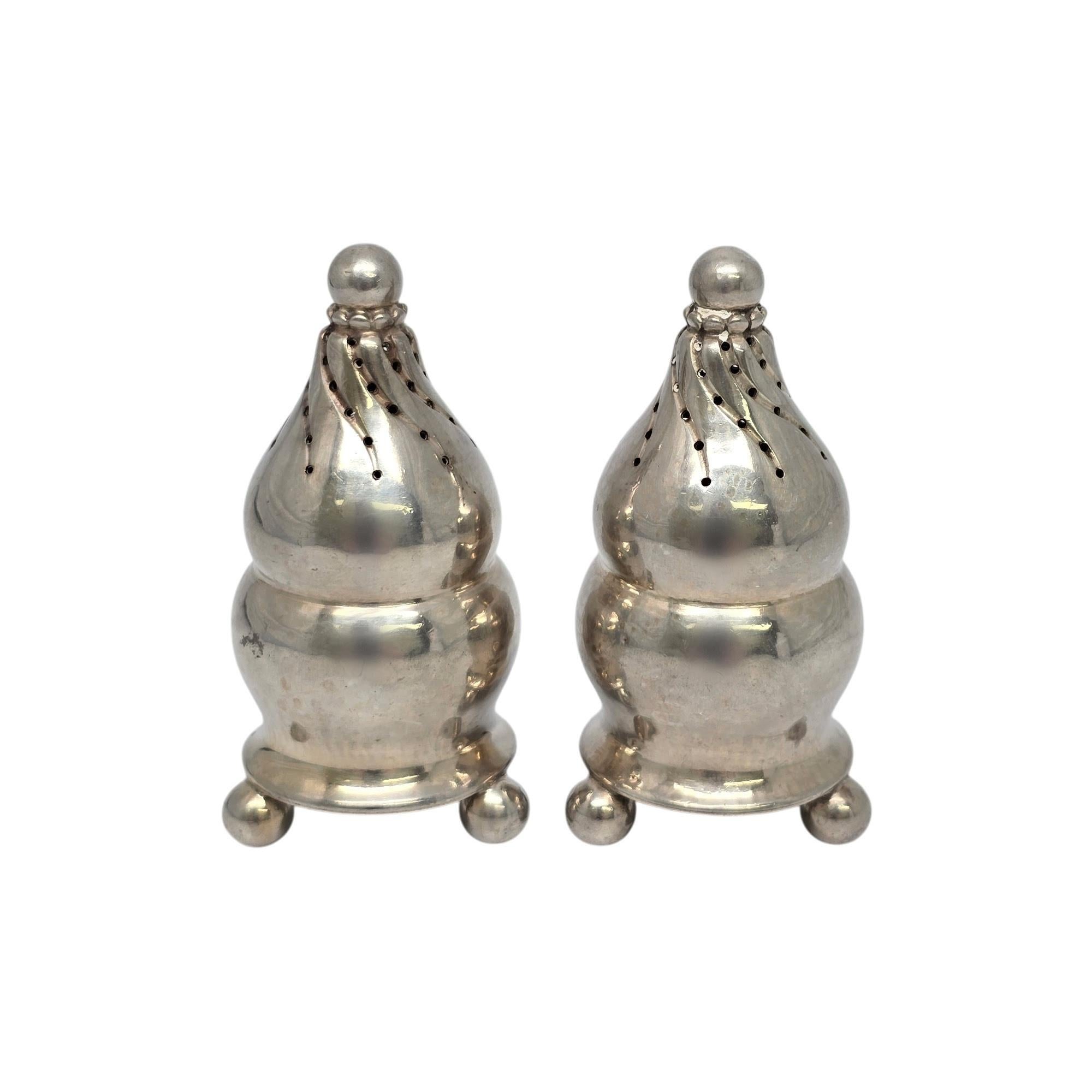 Georg Jensen Denmark Sterling Silver Salt and Pepper Shakers 410 w/Mono #21184 In Good Condition For Sale In Washington Depot, CT