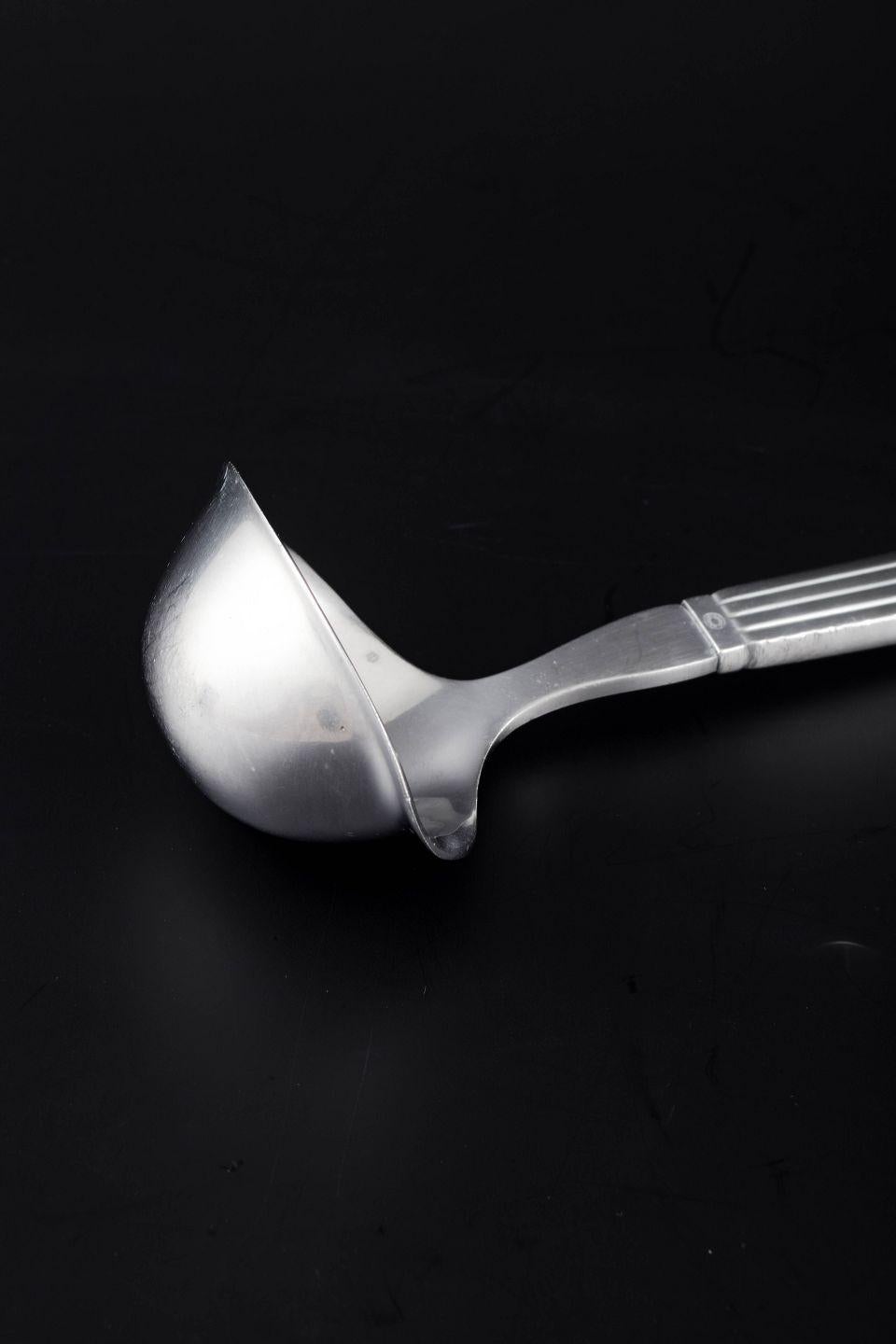 Georg Jensen, Denmark. Sterling silver sauce ladle in Bernadotte pattern. (Dänisch) im Angebot