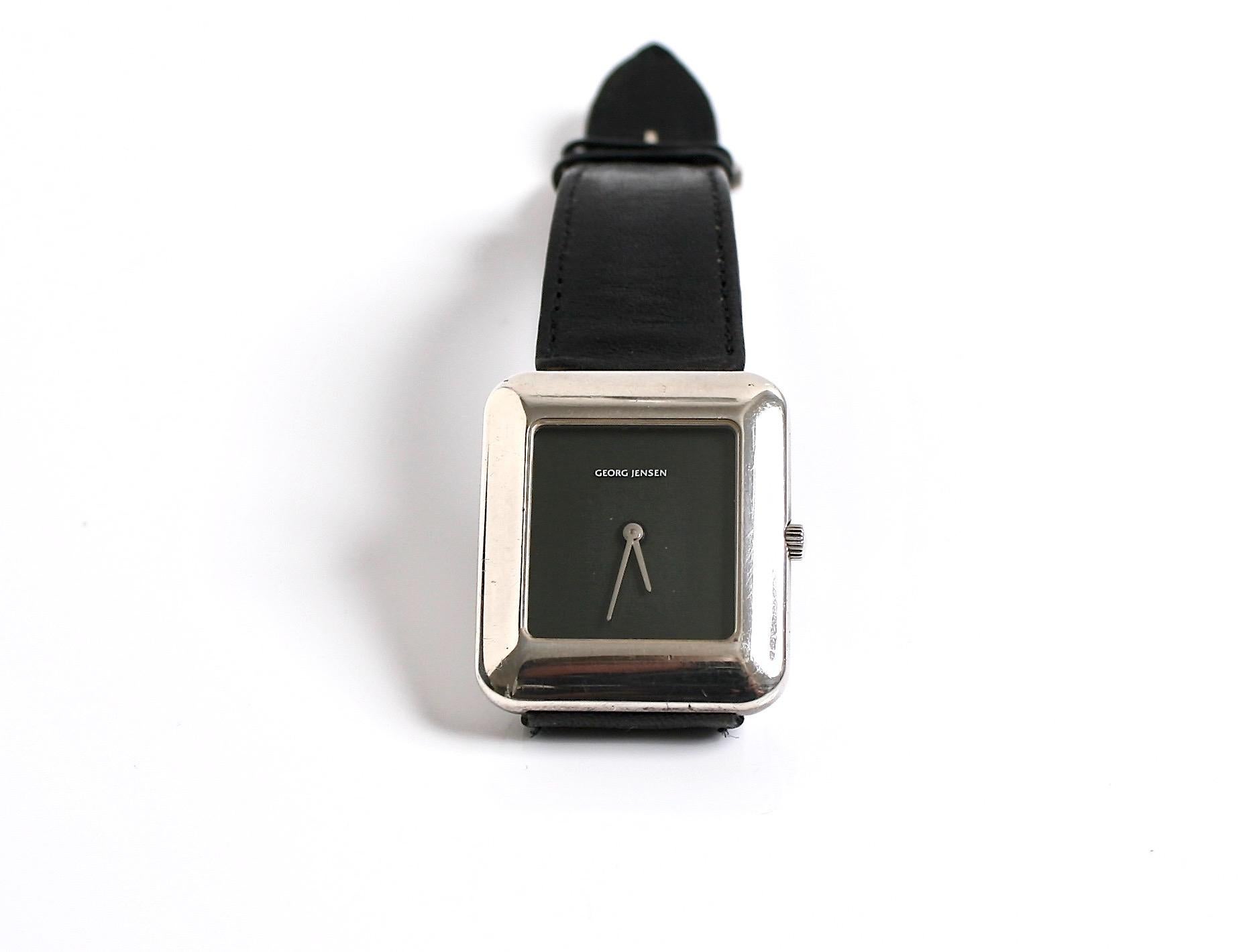 Rare Georg Jensen Sterling silver quartz Watch Designed by Line Munth Denmark c1980
Crisp black face with with silver hands
Original black calf strap with sterling silver buckle with Georg Jensen logo

Design number 353 comes in the original Jensen