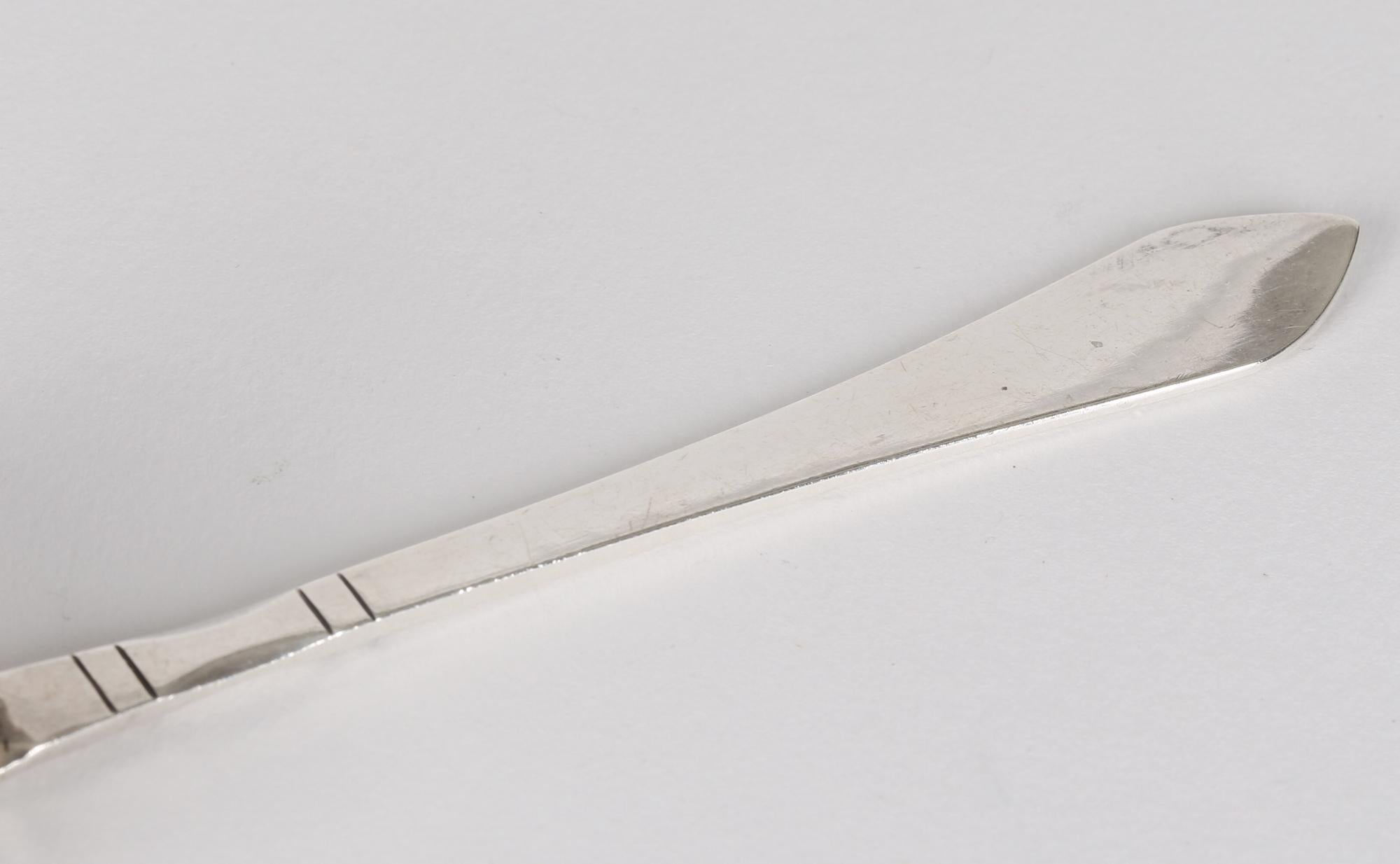 Georg Jensen, Danish, early silver Continental cream ladle dating between 1910 and 1925. The Continental range was designed by Georg Jensen in 1906 and the ladle has a long flat and pointed handle has a very simple incised line designs with an oval