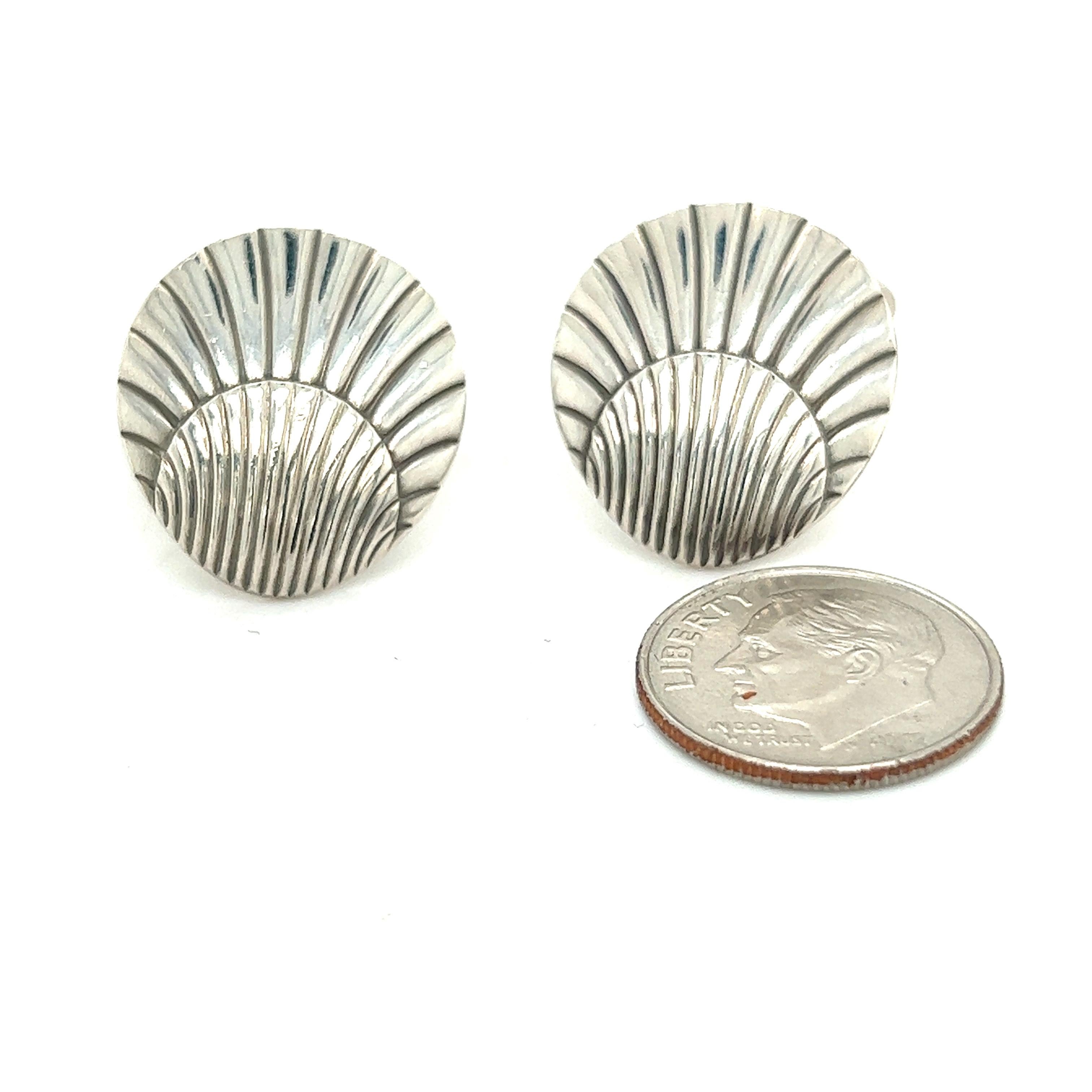 Authentic Georg Jensen Estate Seashell Cufflinks Silver GJ14

These elegant Authentic Georg Jensen Men's Seashell Cufflinks are made of sterling silver and have a weight of 13.25 grams.

TRUSTED SELLER SINCE 2002

PLEASE SEE OUR HUNDREDS OF POSITIVE