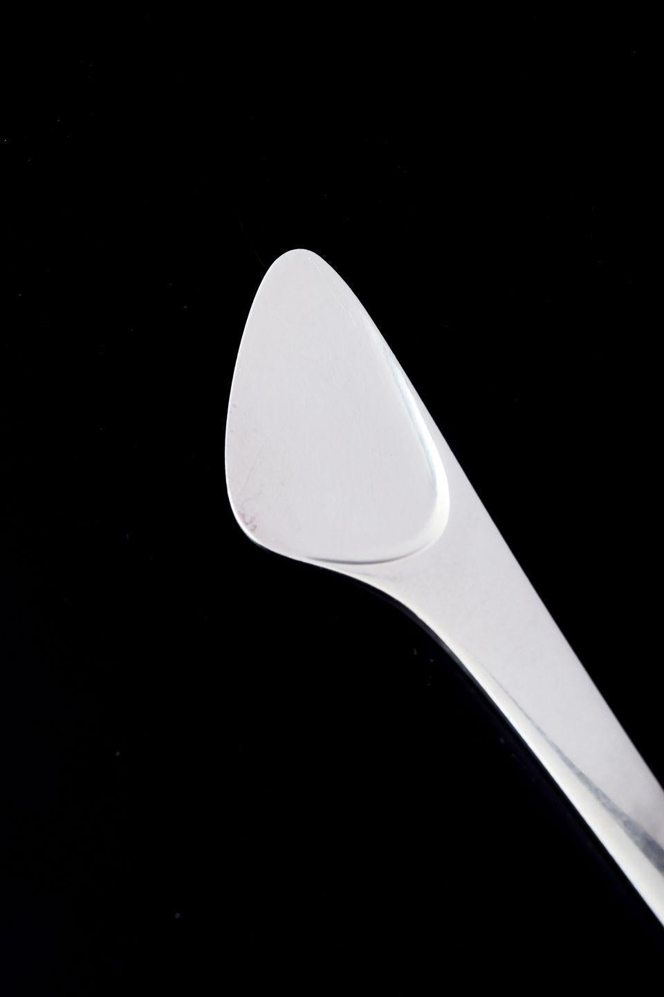 PRE-OWNED GOODS ARE EXEMPT FROM IMPORT TARIFFS FOR U.S., UK, AUSTRALIAN & CANADIAN CUSTOMERS.   
THEREFORE, NO IMPORT TARIFFS WILL BE APPLICABLE TO YOUR PURCHASE. 

Georg Jensen. Fish knife in the “Caravel” pattern.
Sterling silver.

Designer: