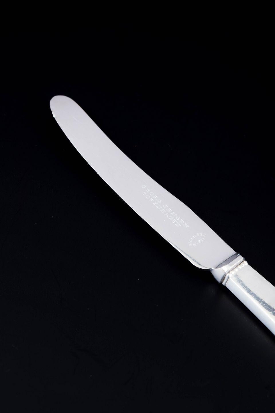 LES PRODUITS D'OCCASION SONT EXEMPTS DE DROITS DE DOUANE POUR LES CLIENTS DES ETATS-UNIS, DU ROYAUME-UNI, DE L'AUSTRALIE ET DU CANADA.   
PAR CONSÉQUENT, AUCUN DROIT D'IMPORTATION NE SERA APPLICABLE À VOTRE ACHAT. 

Georg Jensen. Couteau à fruits au