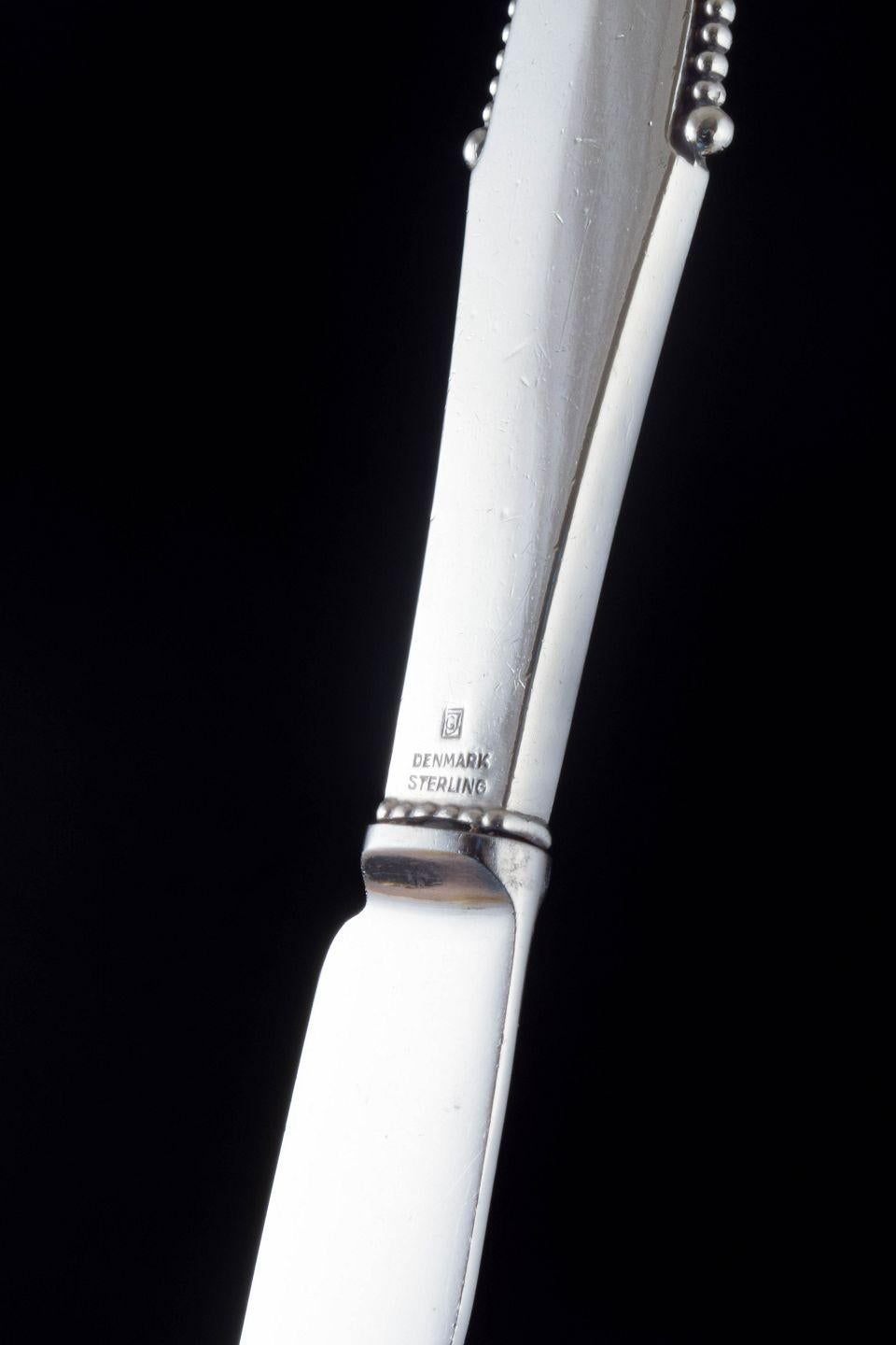 20ième siècle Georg Jensen. Couteau à fruits en argent sterling et en acier inoxydable. Motif perlé en vente