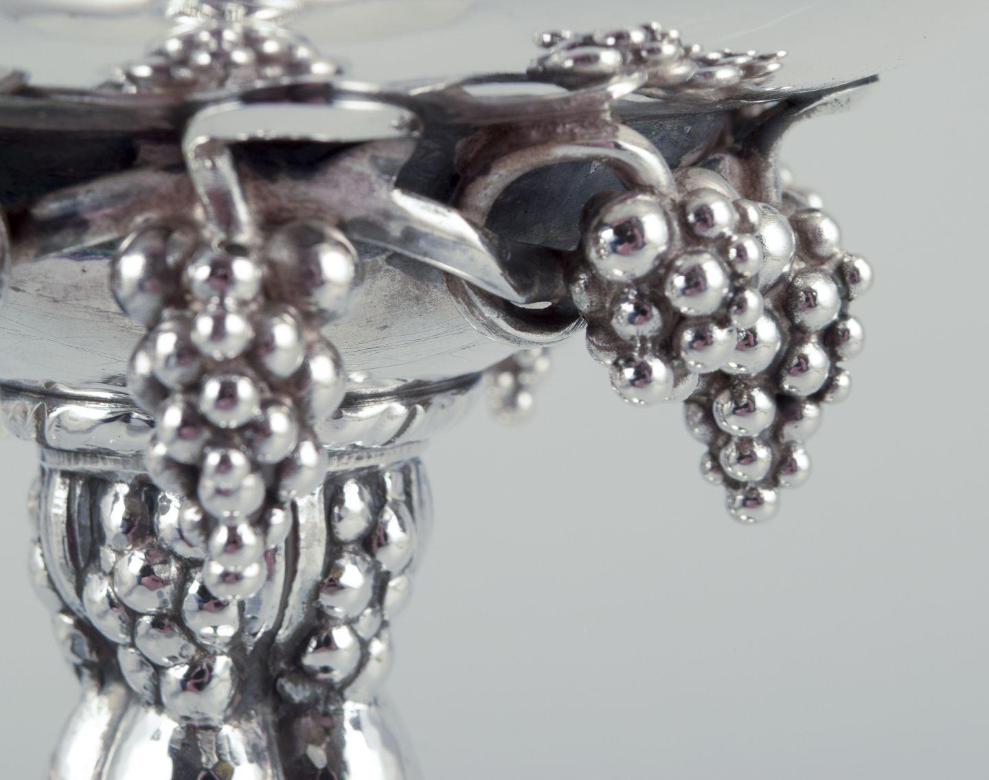 Georg Jensen grape cluster centrepiece in sterling silver. For Sale 1