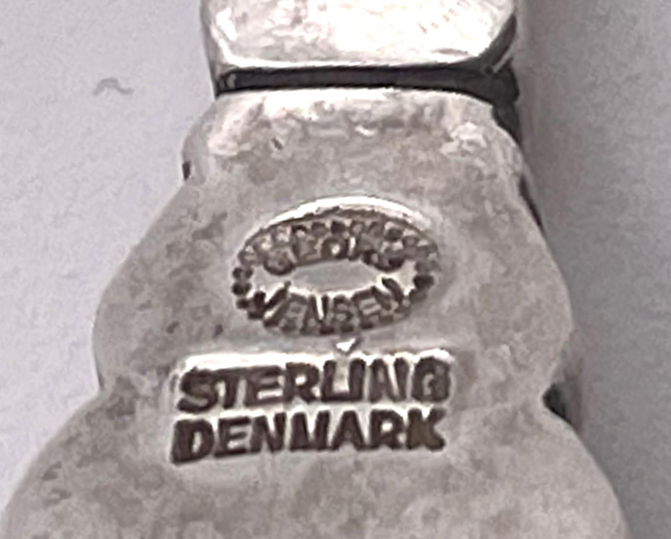 Cuchara para huevos Georg Jensen de plata de ley martillada con motivo de bellota siglo XX en venta