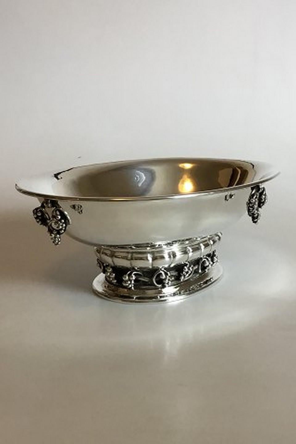 Georg Jensen hammered sterling silver oval centerpiece bowl with grape motif No 296B. Designed by Georg Jensen 1919. Measures 27.5 cm x 20.5 cm x 10.5 cm / 10 53/64 in. x 8 5/64 in. x 4 9/64 in. Weighs 1052 g / 37.10 oz.
Item no.: 334578.