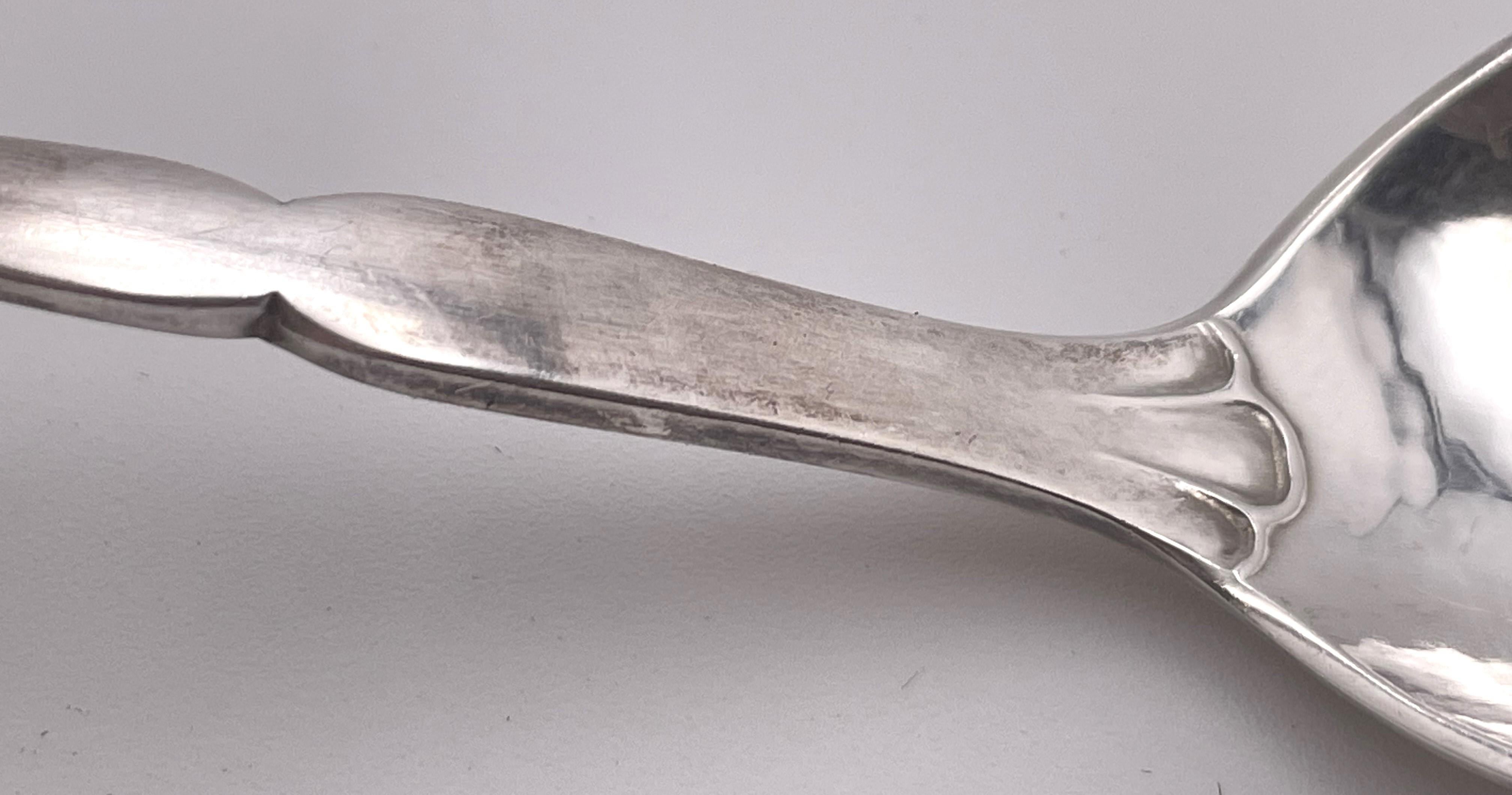 Art nouveau Georg Jensen Cuillère à sucre en argent sterling martelé #21 en vente