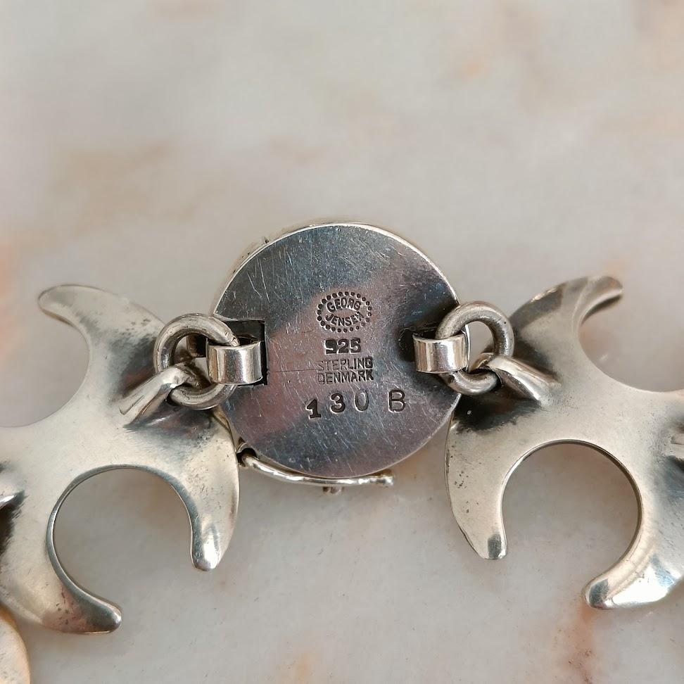 Donna Georg Jensen Henning Koppel Collana in argento 130B con cabochon di lapislazzulo in vendita