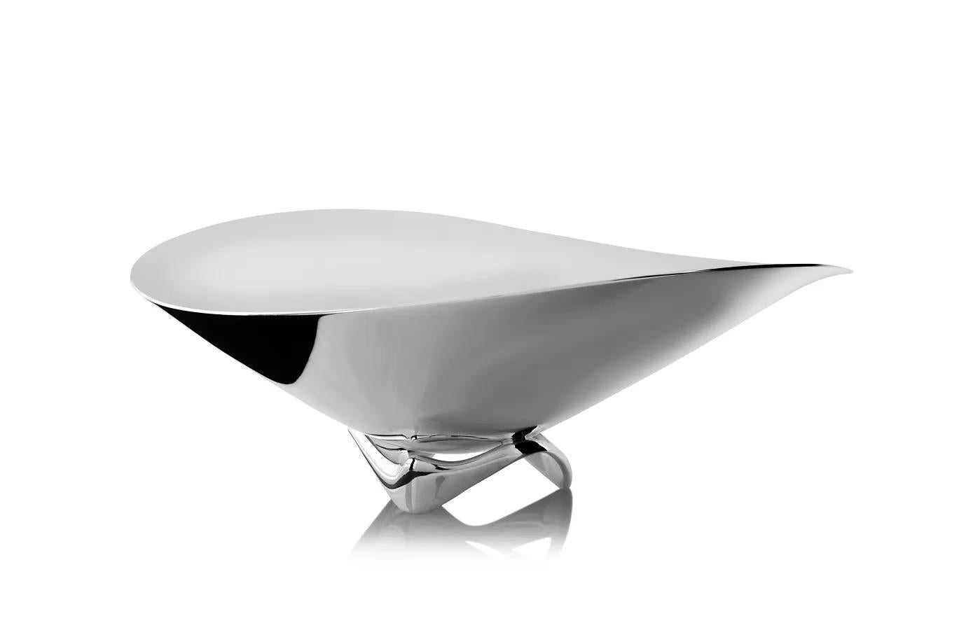 An early impressive Mid-Century Georg Jensen sterling silver centerpiece bowl, design #980 by Henning Koppel from 1948. A large sculptural bowl that rests an a three pointed base which resembles design #956 candelabra. This is the first of several