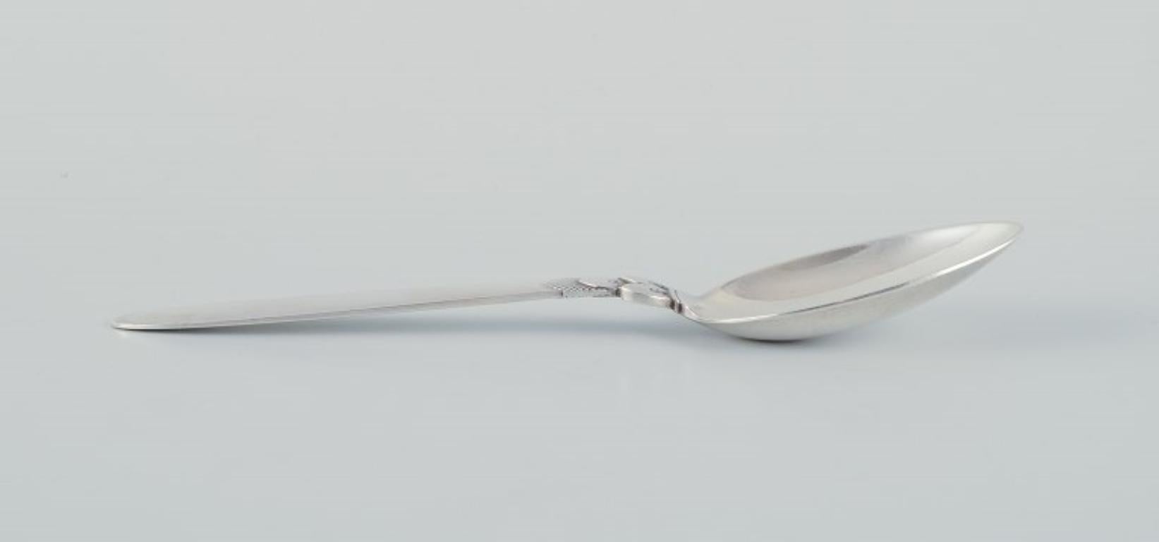Georg Jensen, Kaktus, a set of twelve sterling silver dessert spoons.
Stamped with the post 1944 hallmark.
In excellent condition.
Dimensions: L 16.9 cm.



