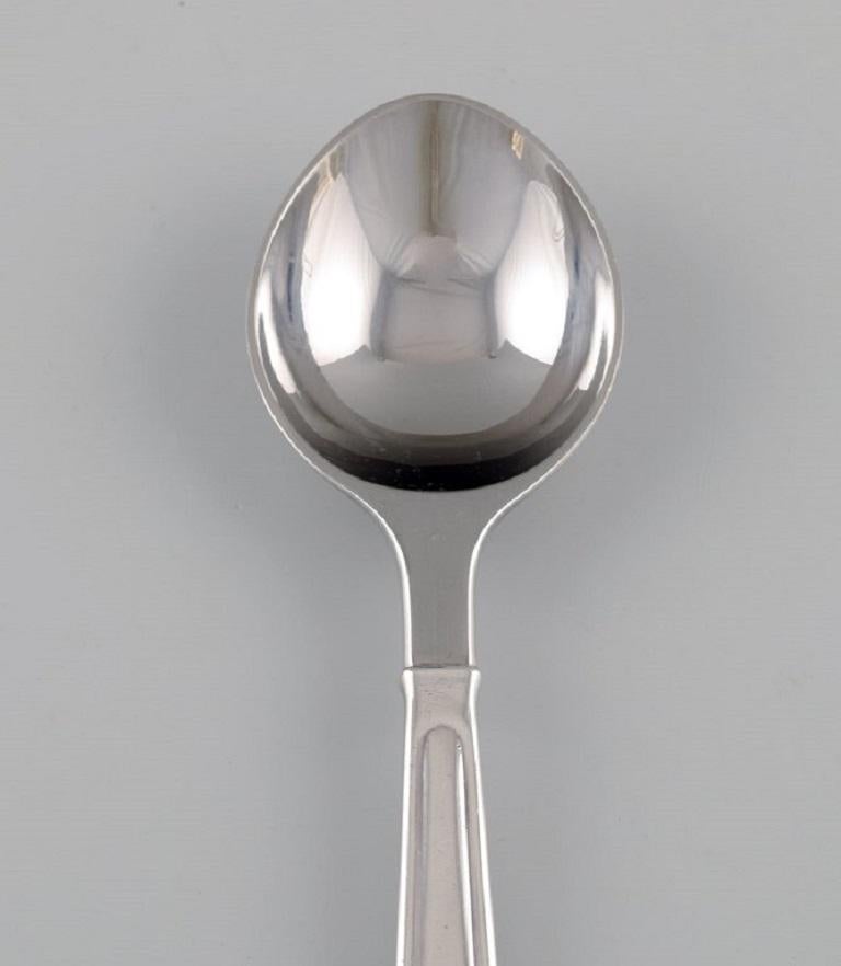 Rare Georg Jensen Koppel cutlery. Dinner spoon in sterling silver and stainless steel. Two spoons are available.
Length: 18.8 cm.
In excellent condition.
Stamped.
Designed by Henning Koppel in 1981.
Our skilled Georg Jensen silversmith /