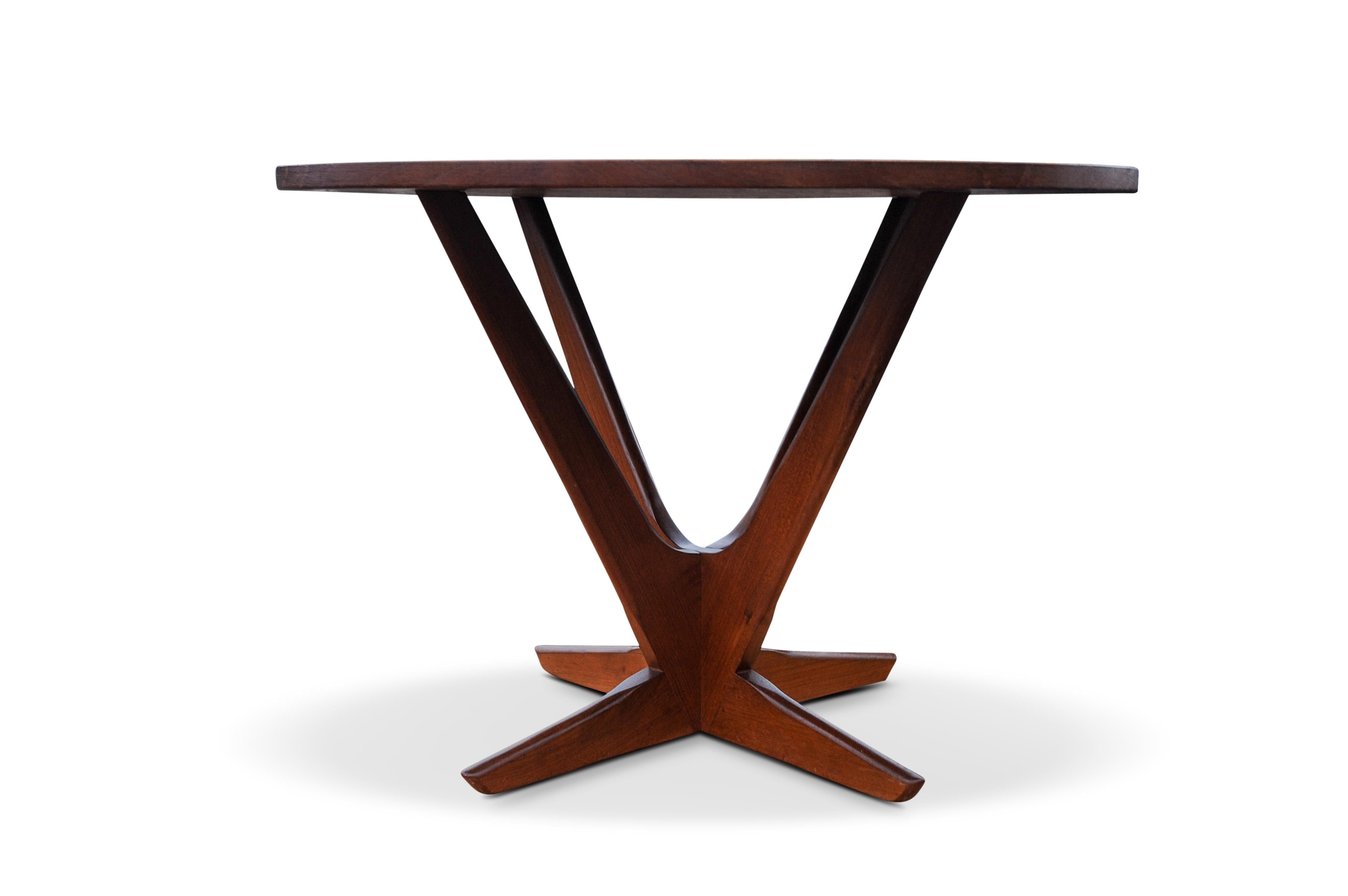 Danois Georg Jensen Kubus table basse radial en teck mi-siècle moderne danois en vente