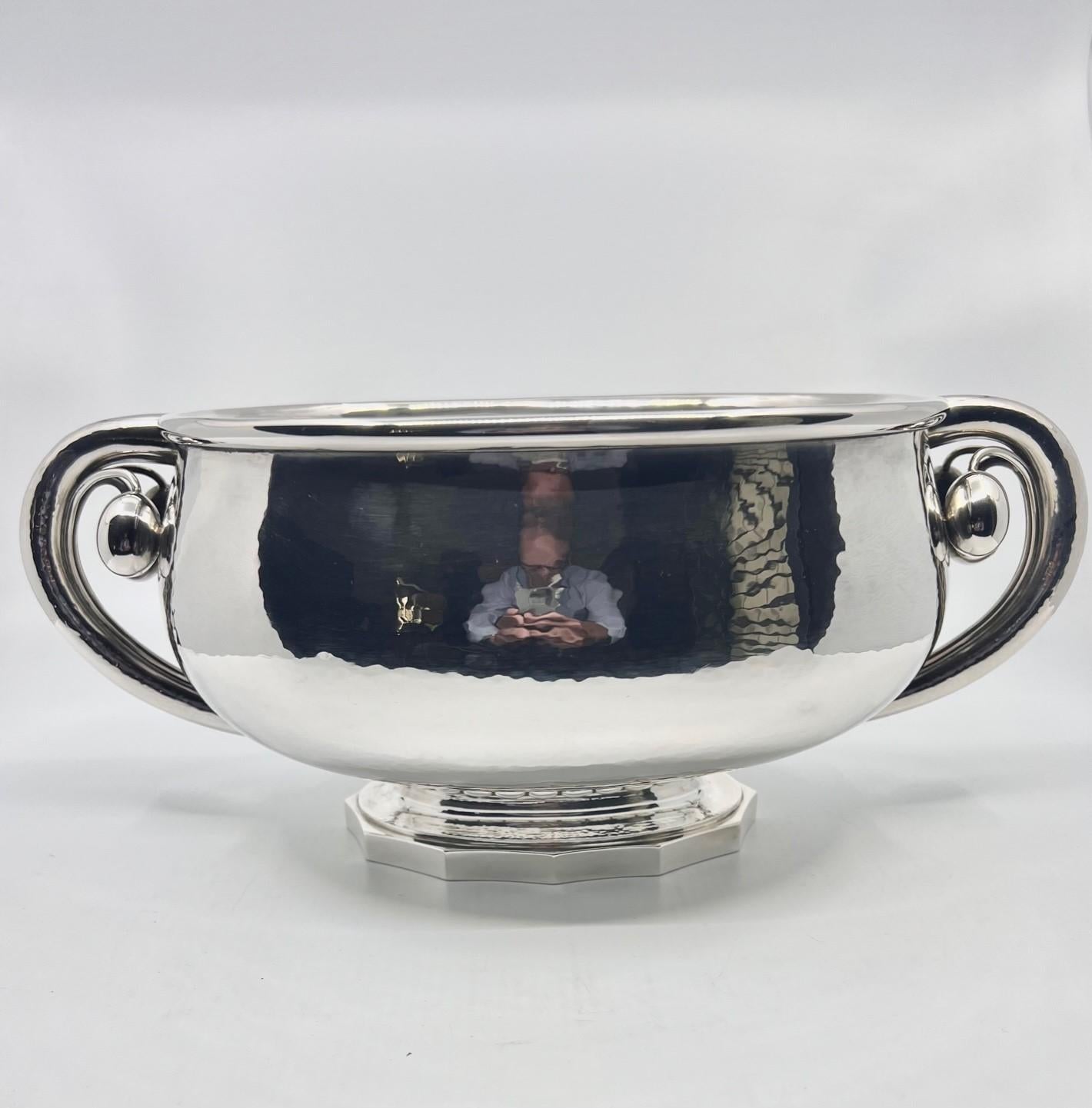 Georg Jensen Large Sterling Silver Centerpiece Bowl 501 In Excellent Condition For Sale In Hellerup, DK