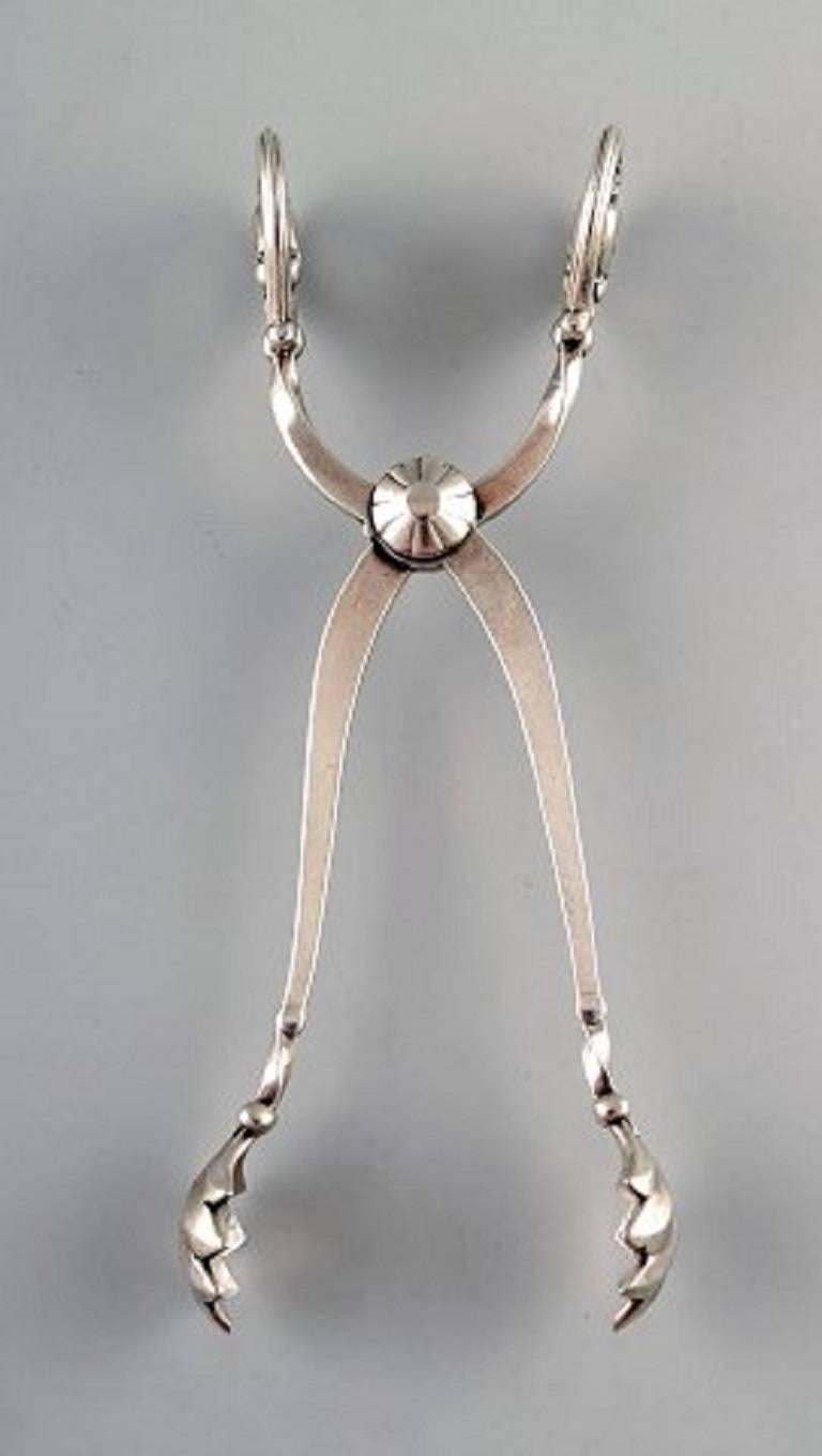 Georg Jensen large sugar tongs, sterling silver, 'Magnolia'.
In perfect condition.
Stamped.
Measures: 14 cm.
In perfect condition.