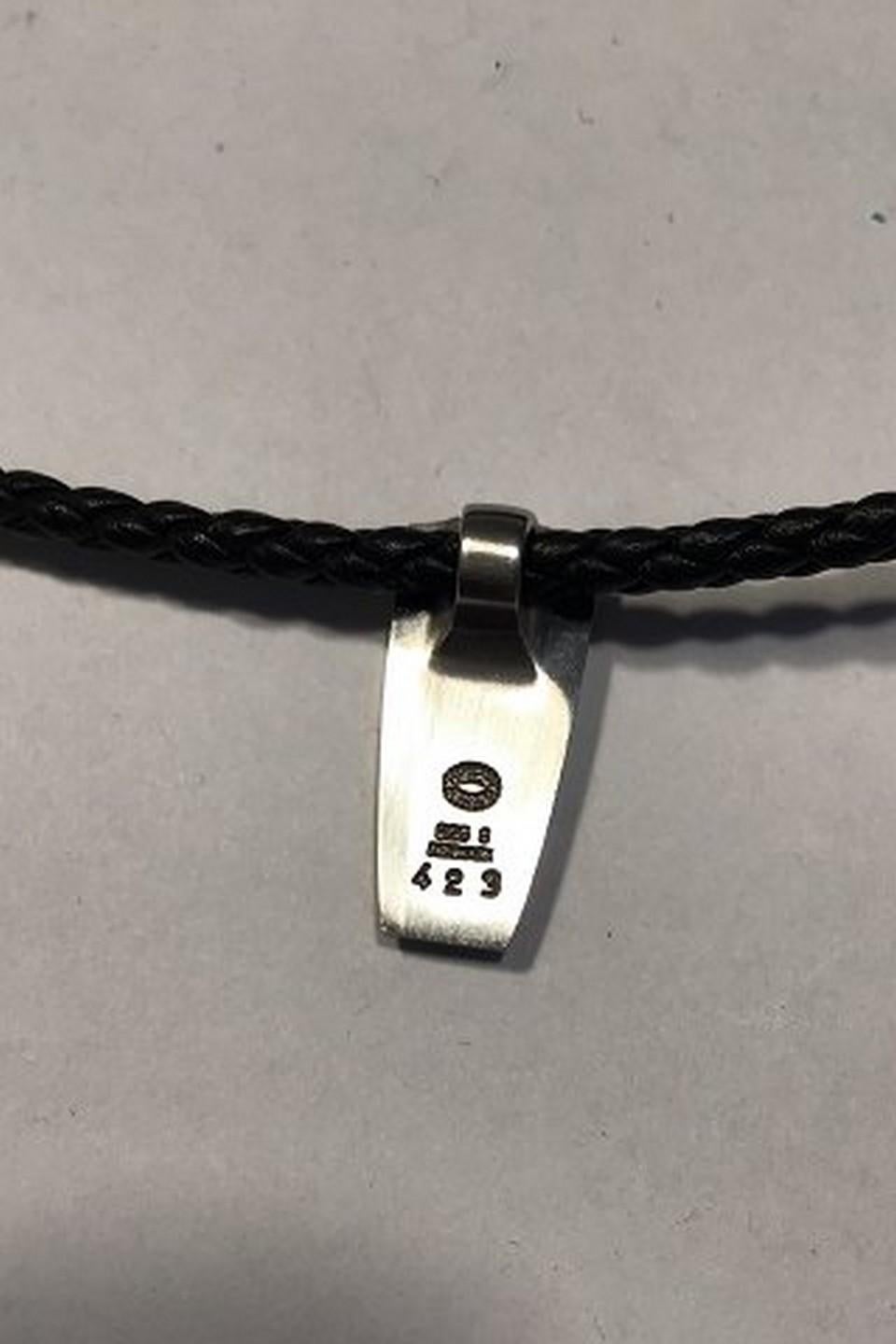 Georg Jensen Cordón de cuero con colgante de plata nº 423 Victoria Moderno en venta