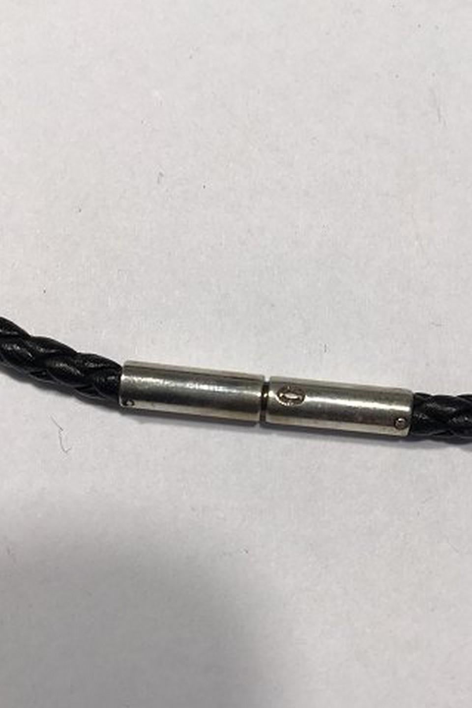 Georg Jensen Cordón de cuero con colgante de plata nº 423 Victoria en Bueno estado para la venta en Copenhagen, DK