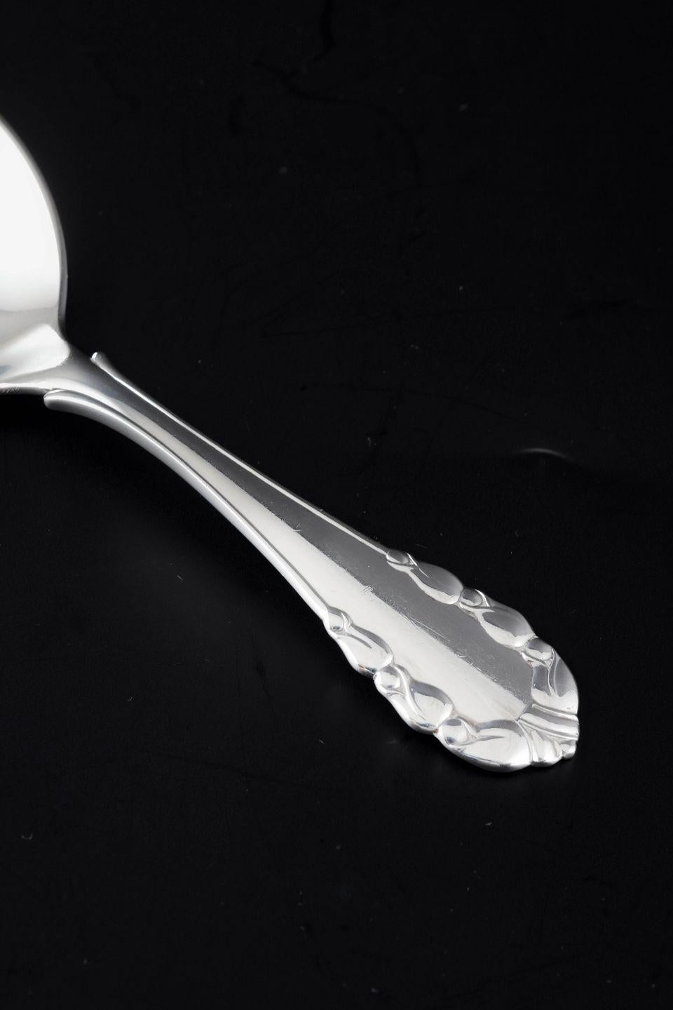 Georg Jensen, Danimarca, C.C. 1913-1925
Cucchiaio per composta con motivo 