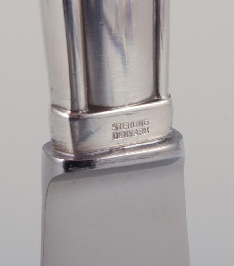 Georg Jensen Lirio del Valle. Cuchillo para comer. Mediados del siglo XX. en Excelente estado para la venta en Copenhagen, DK