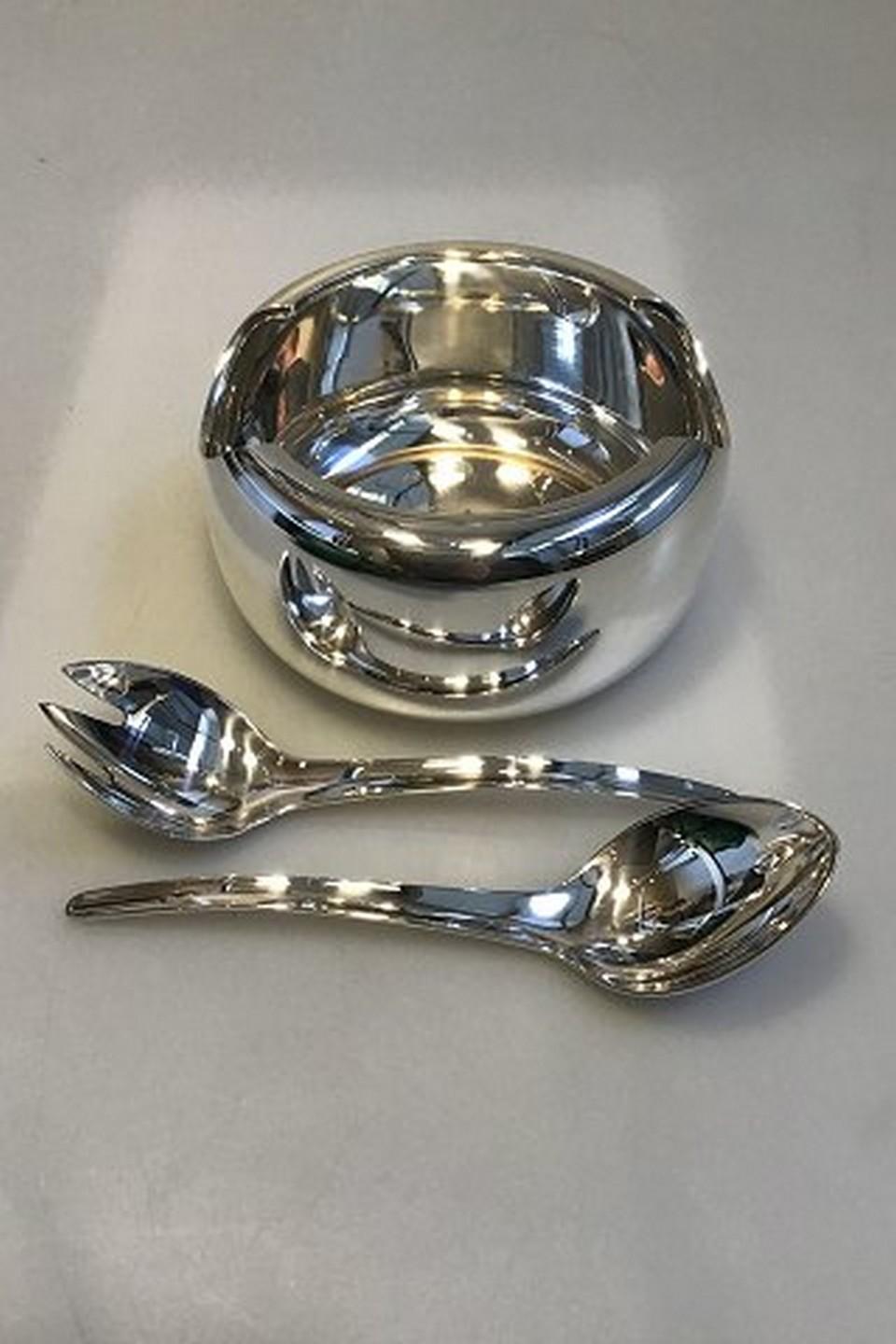 Georg Jensen Magnus Stephensen sterling silver salad bowl with salad set no 994

Measures 12,8cm dia and 7cm high. (5.04