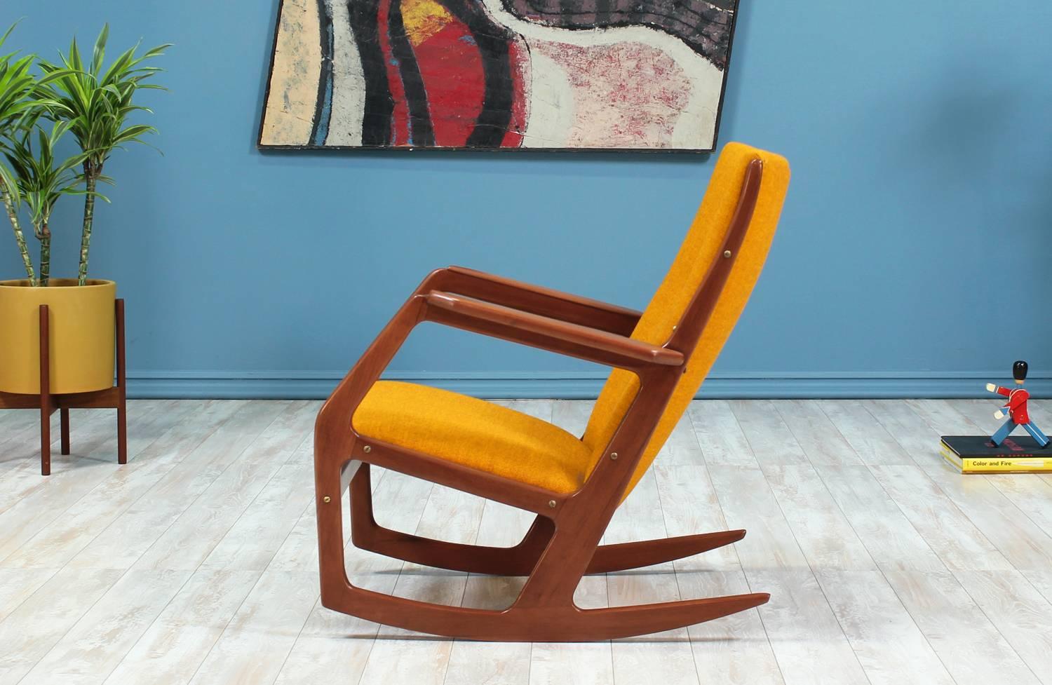 kubus rocking chair