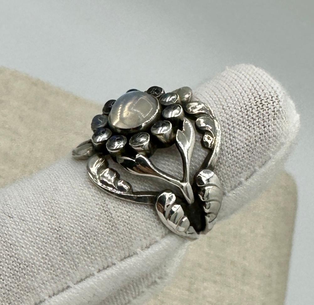 Georg Jensen Moonlight Blossom Moonstone Ring 10 Denmark Sterling Silver In Excellent Condition For Sale In New York, NY