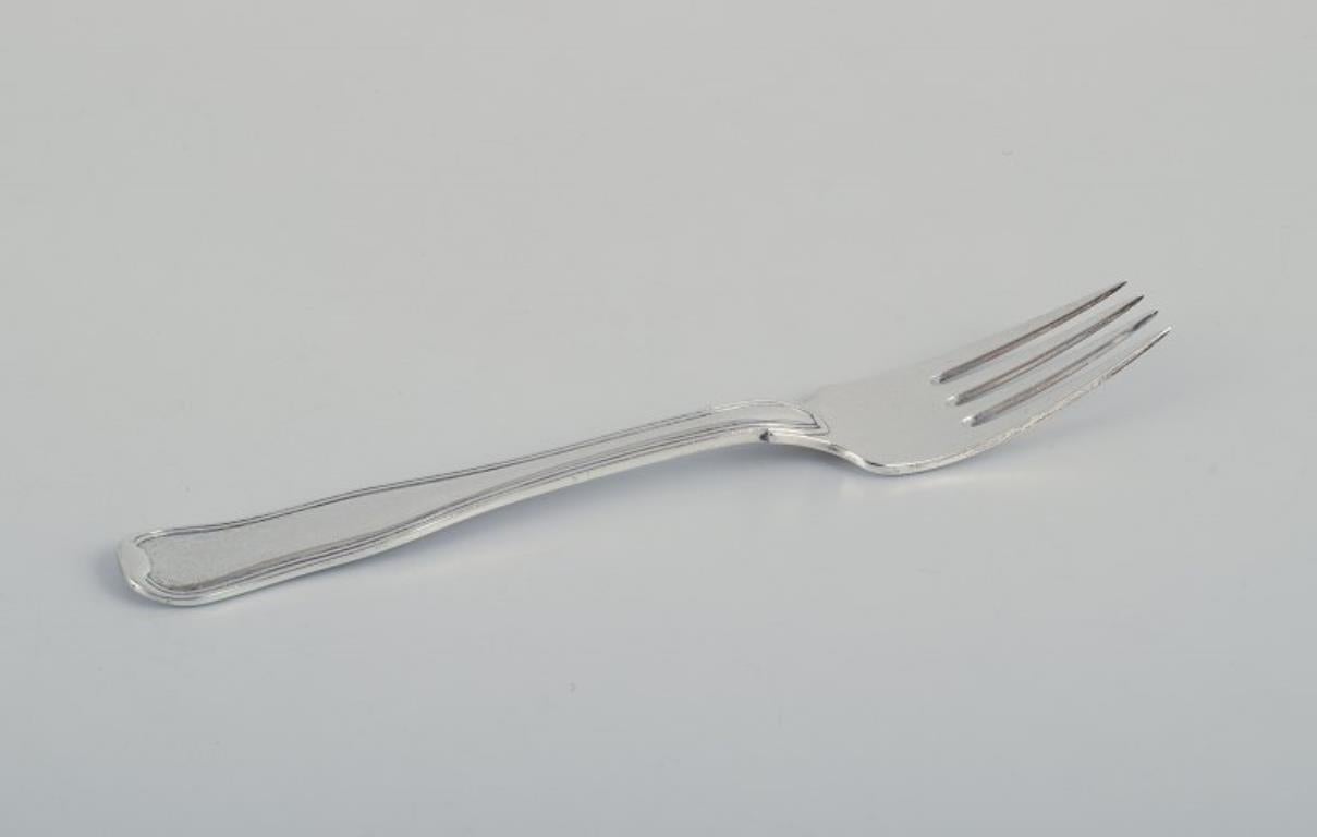 Georg Jensen. Vecchio set di posate danesi per bambini in argento sterling.
Marcato dopo il 1944.
In ottime condizioni.
Forcella: 15,2 cm.