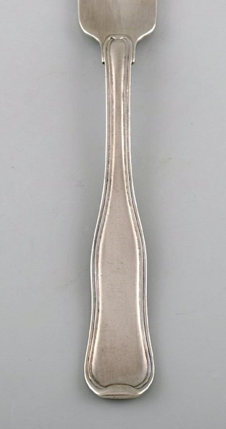 Georg Jensen Old Danish dinner fork in sterling silver. Two forks are available.
In very good condition.
Measures: 18 cm.
Stamped.
Large selection of Georg Jensen Old Danish in stock.
