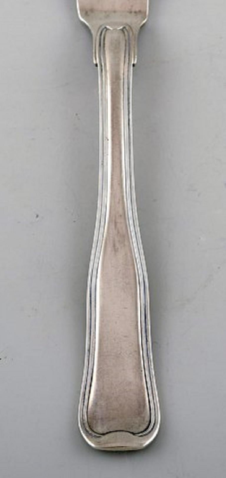 Georg Jensen Old Danish fish knife in sterling silver. Two pieces in stock.
In very good condition.
Measures: 20.2 cm.
Stamped.
Large selection of Georg Jensen Old Danish in stock.