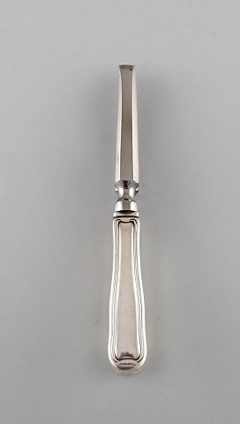 Georg Jensen Old Danish nut cracker in sterling silver and stainless steel.
In very good condition.
Measures: 15 cm.
Stamped.
Large selection of Georg Jensen Old Danish in stock.