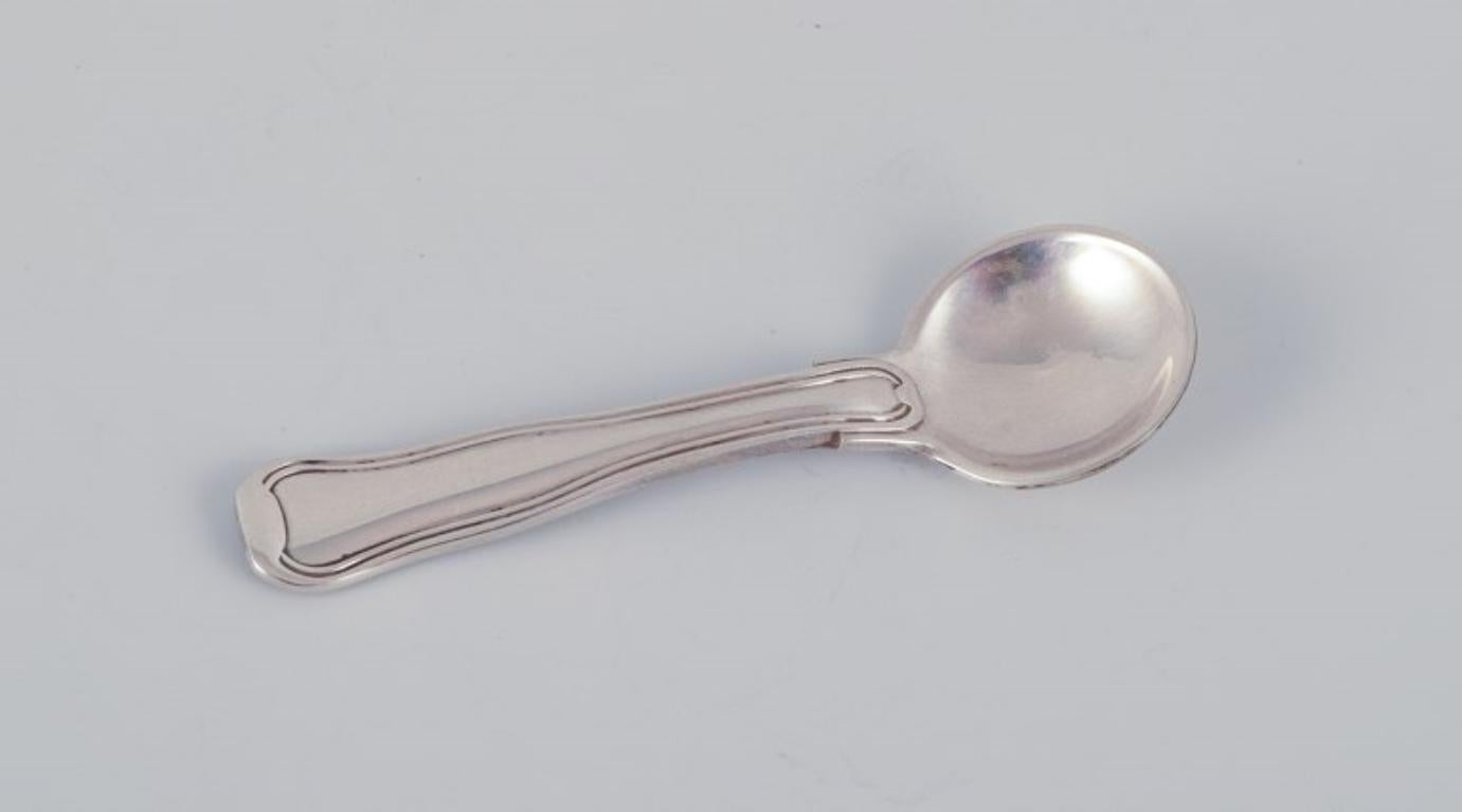Georg Jensen. Old Danish salt spoon in sterling silver.
Hallmarked after 1944.
In excellent condition.
Dimensions: Length 6.0 cm.
