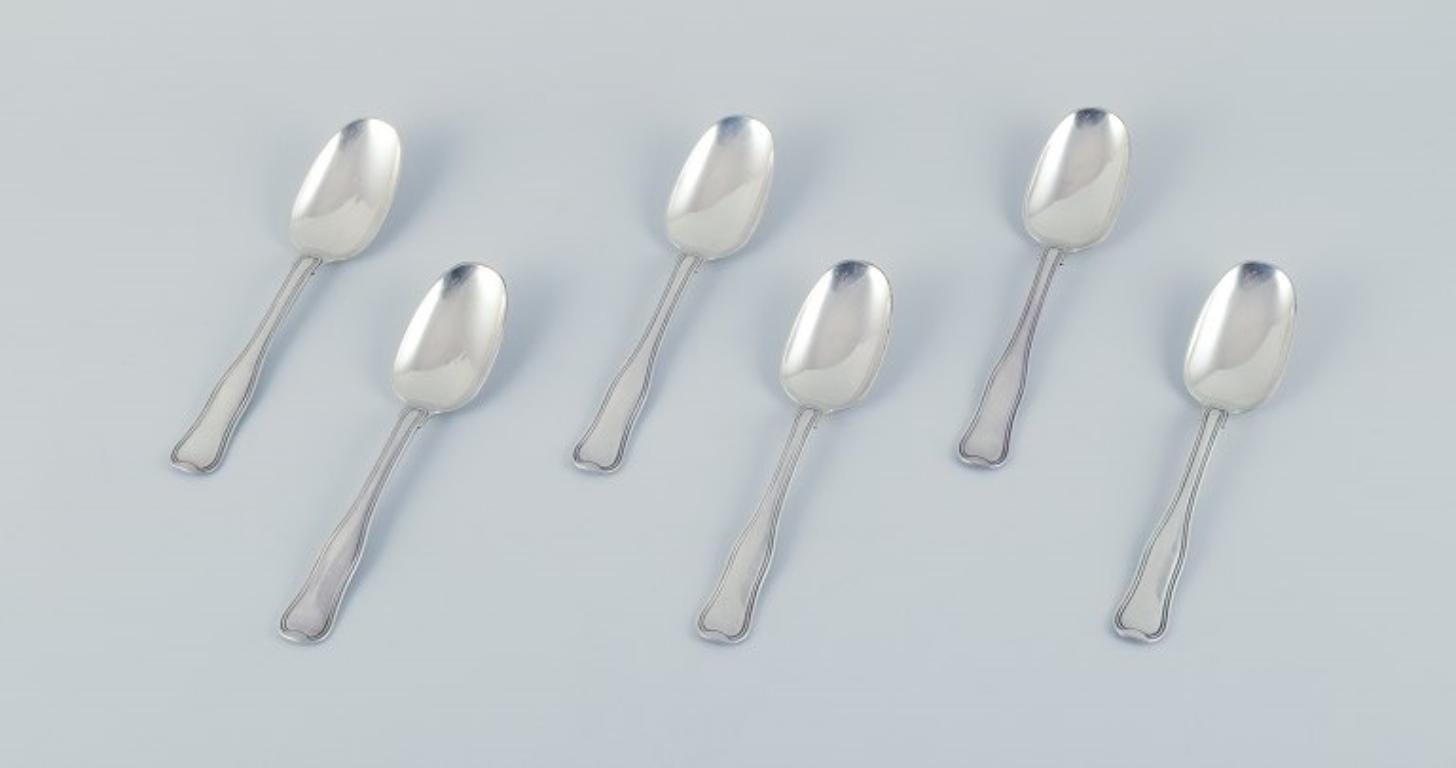 Georg Jensen Old Danish, a set of six dessert spoons in sterling silver.
Stamped with post-1944 hallmark.
In excellent condition.
Dimensions: 17.1 cm.