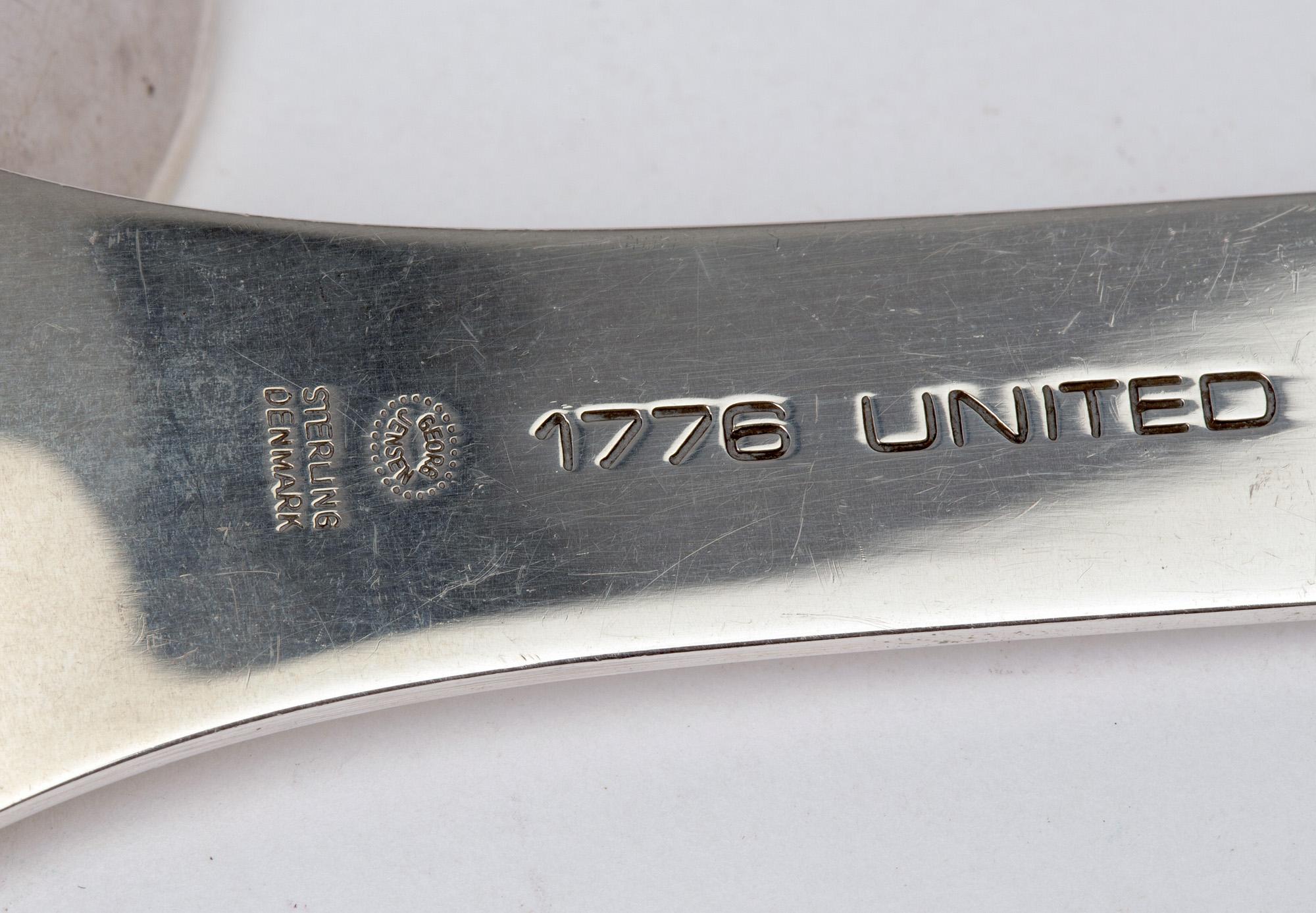 Moderno Georg Jensen Coppia di cucchiai commemorativi dell'indipendenza americana in argento danese in vendita