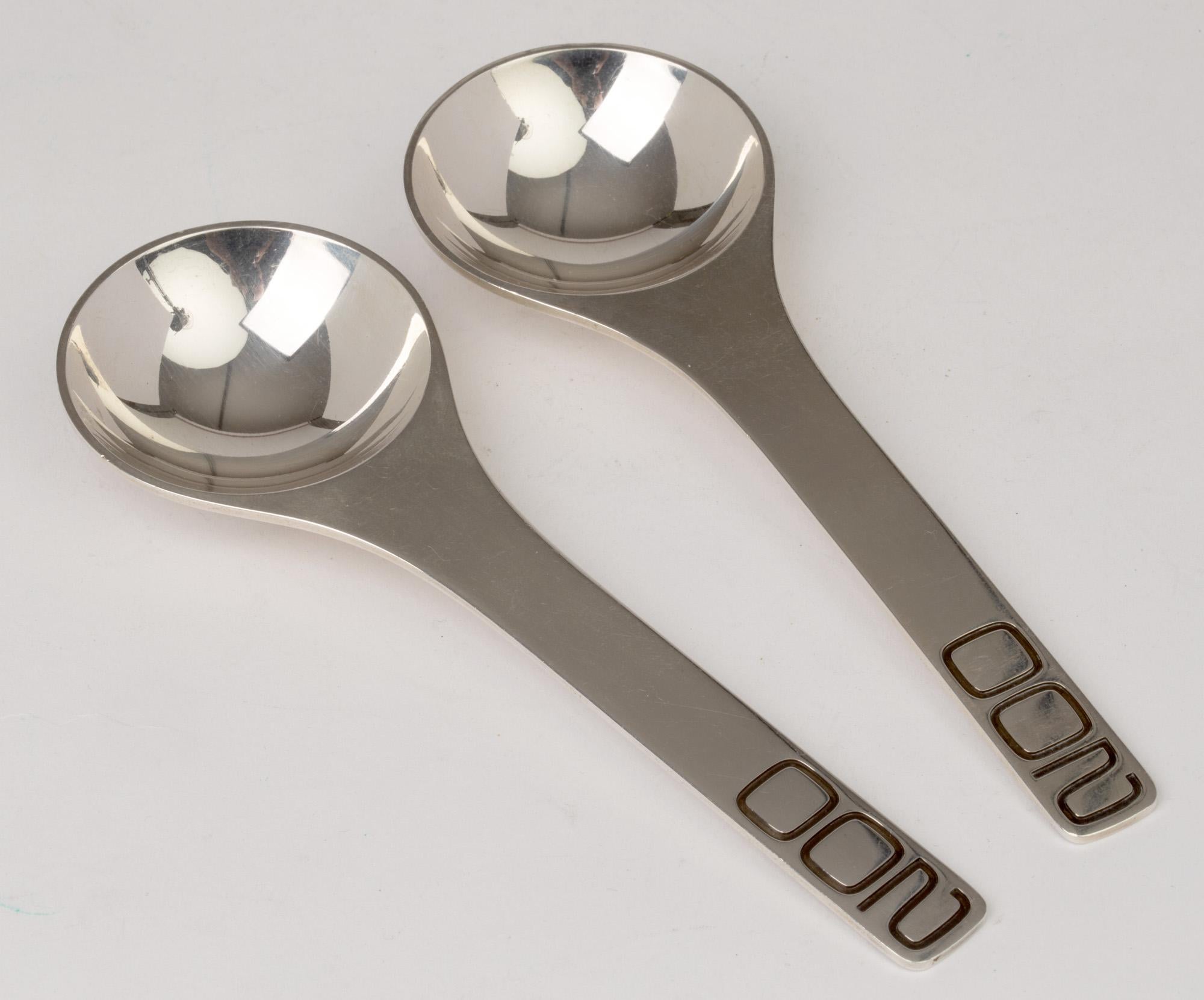 Fatto a mano Georg Jensen Coppia di cucchiai commemorativi dell'indipendenza americana in argento danese in vendita