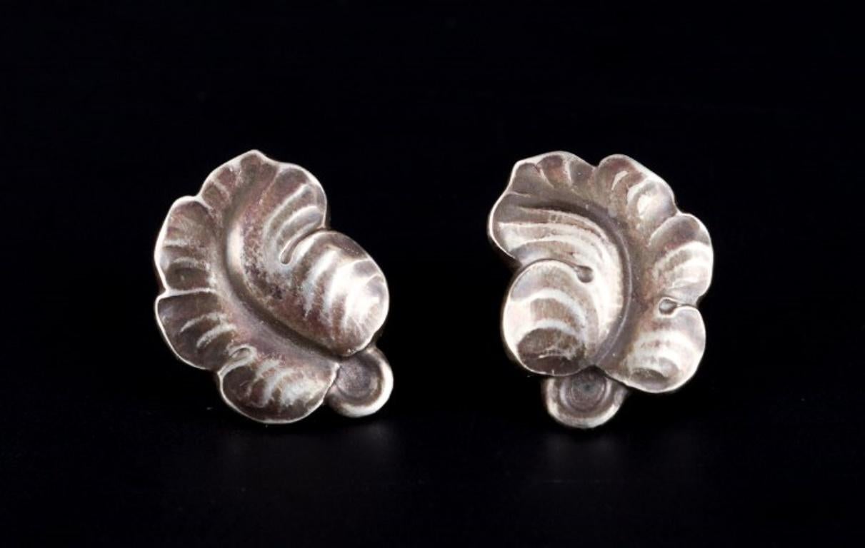 Georg Jensen, pair of ear clips in sterling silver. Model number 50B. In Excellent Condition For Sale In bronshoj, DK