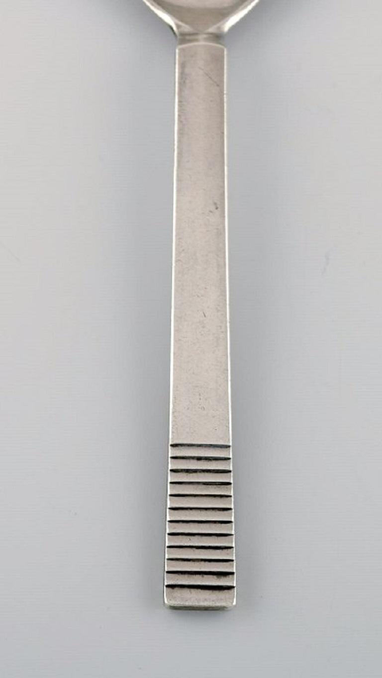 Georg Jensen Parallel / Relief. Dessert spoon in sterling silver. Dated 1931
Length: 16.8 cm.
In excellent condition.
Stamped.