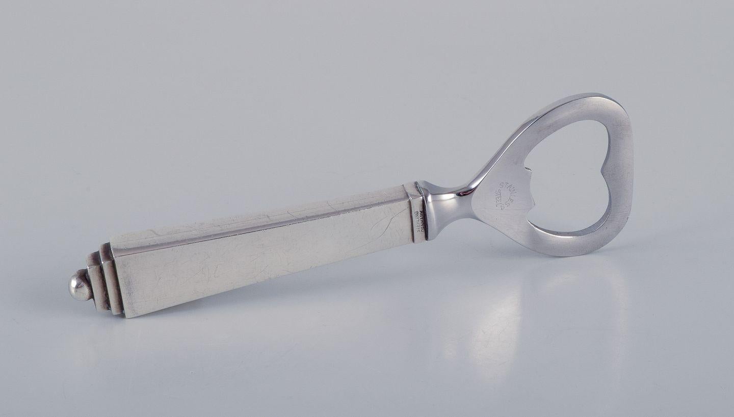 Art Déco Piramide di Georg Jensen. Apribottiglie in argento e acciaio inossidabile. in vendita