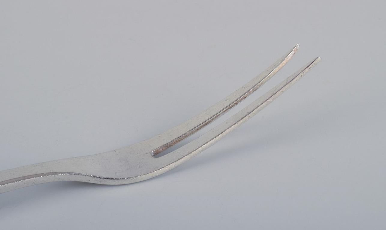 Georg Jensen Pyramid. Carving fork in sterling silver. In Excellent Condition For Sale In Copenhagen, DK