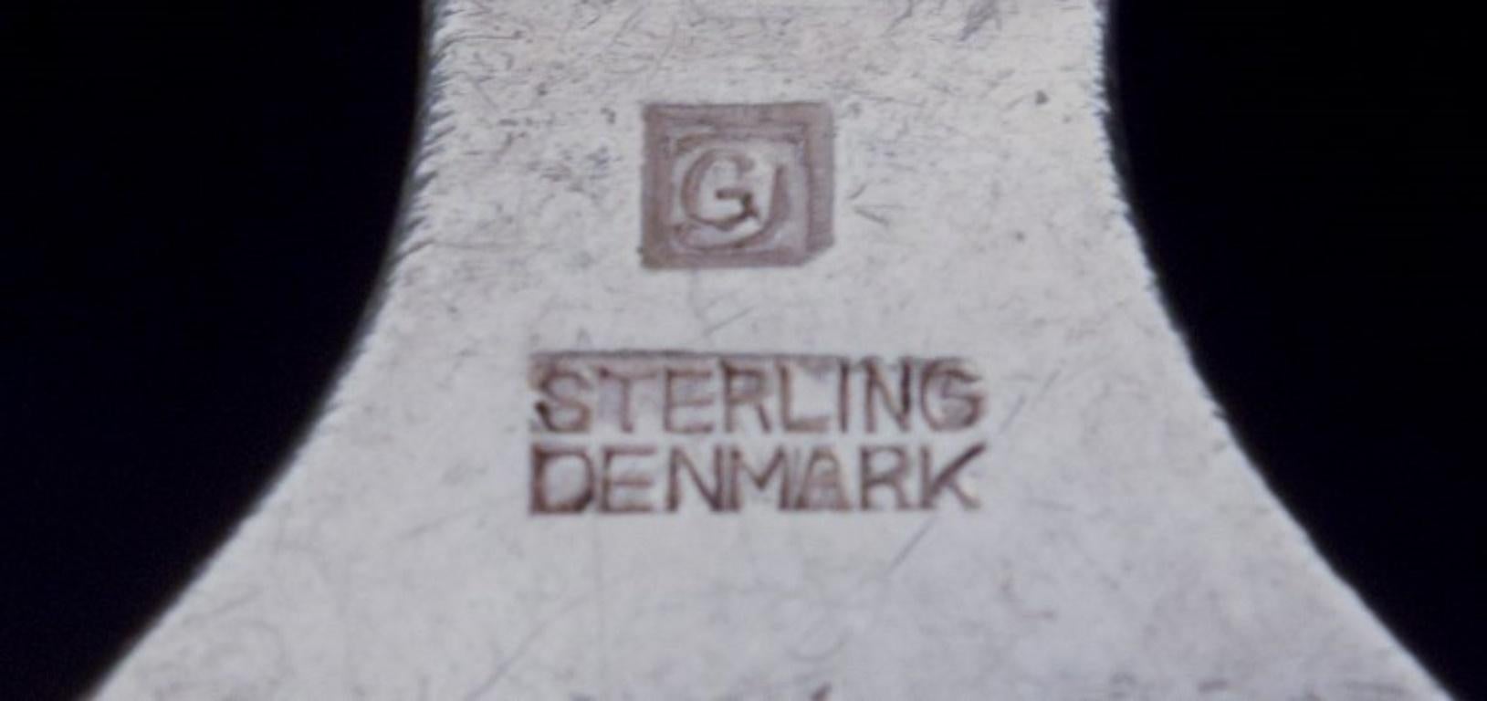 20ième siècle Pyramid de Georg Jensen. Service de table complet pour six personnes en argent sterling. en vente