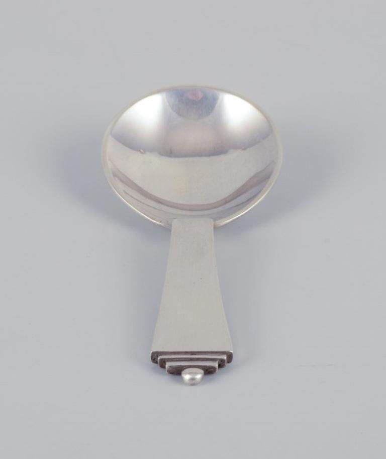 Georg Jensen Pyramid compote spoon in sterling silver.
1915-1932 hallmark.
Dated 1933.
In perfect condition.
Dimensions: Length 9.5 cm x Width 3.7 cm.
