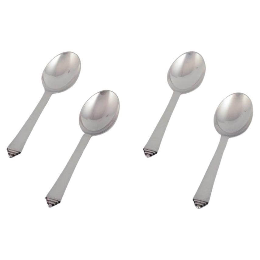 Georg Jensen Pirámide, cuatro cucharas de comedor de plata de ley.