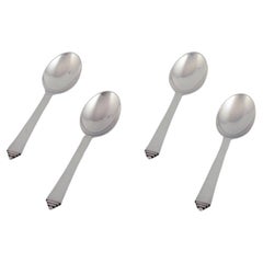 Georg Jensen Pirámide, cuatro cucharas de comedor de plata de ley.